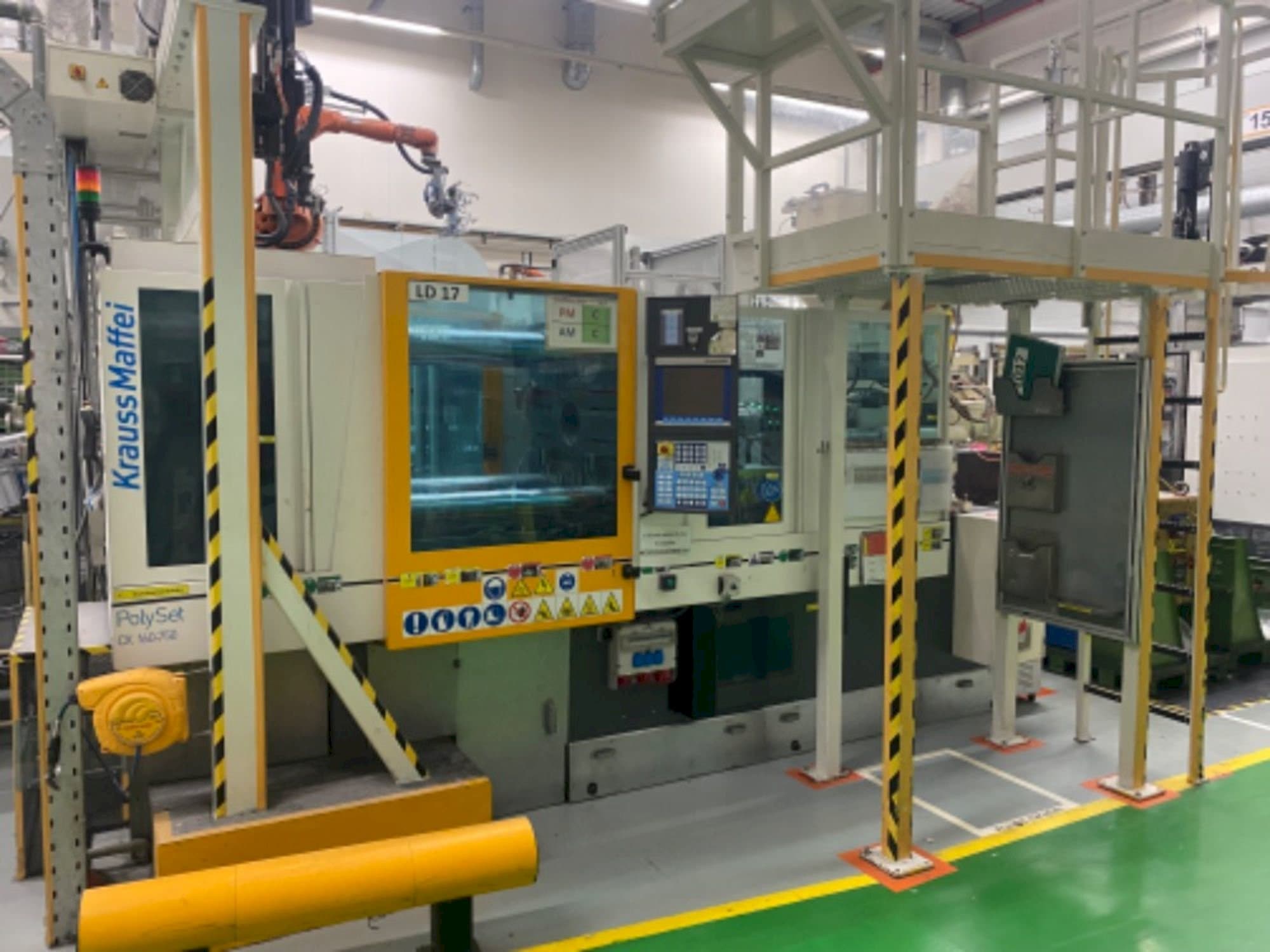 Makine Krauss Maffei 160/750 CX POL - Önden görünüm