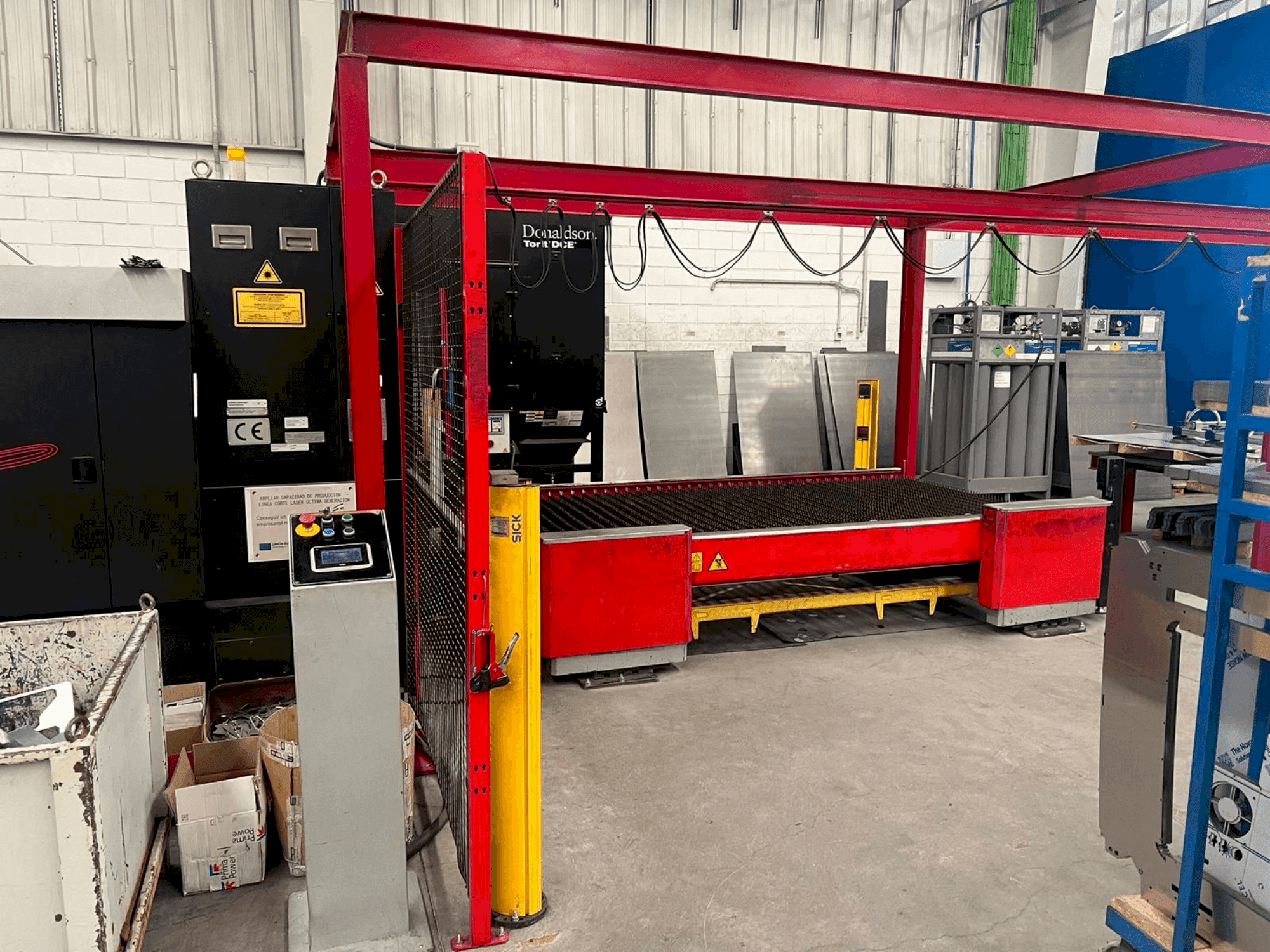 Makine AMADA LCG 3015 AJ - Önden görünüm