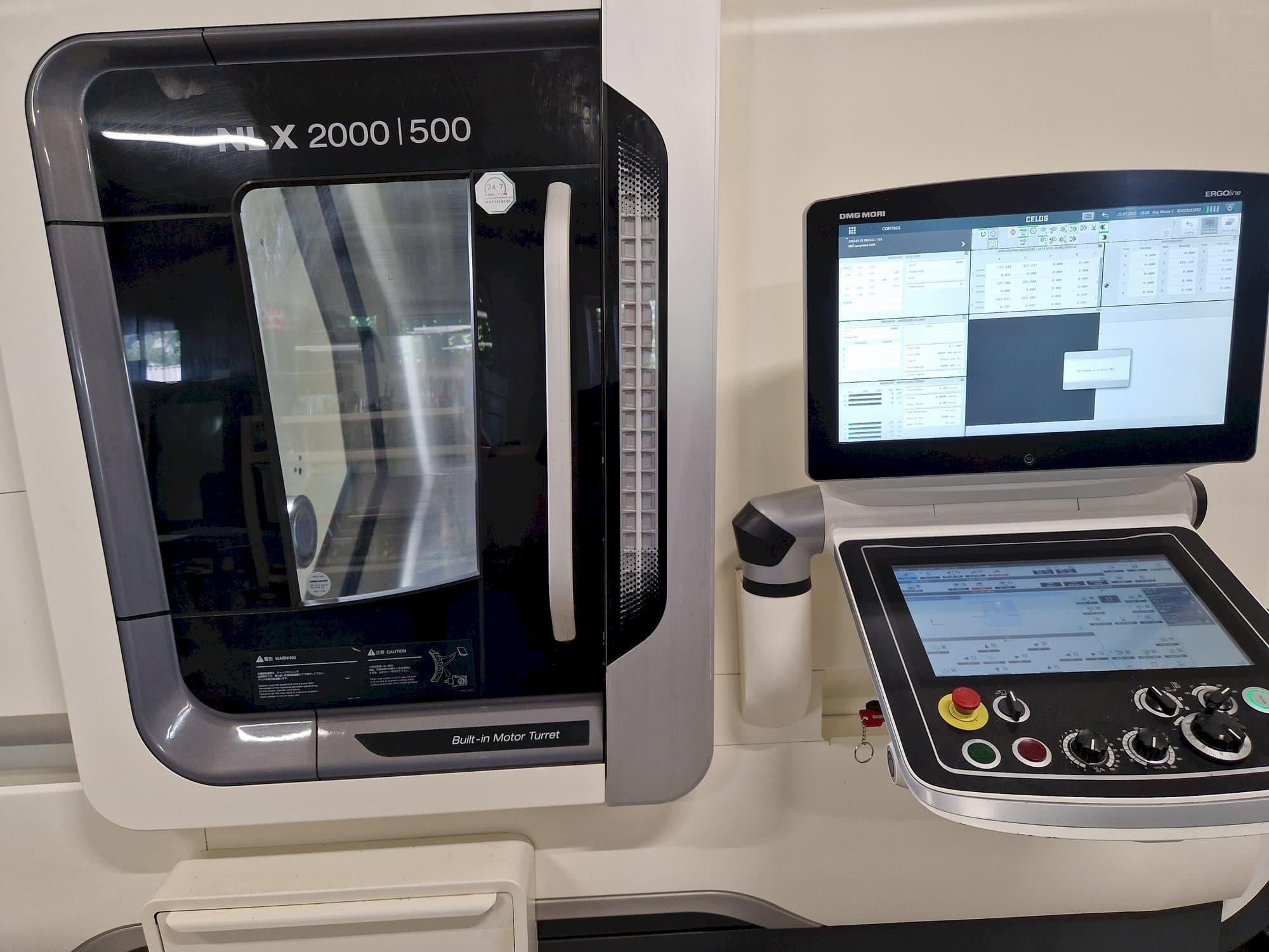 Makine DMG NLX2000SY-500 - Önden görünüm