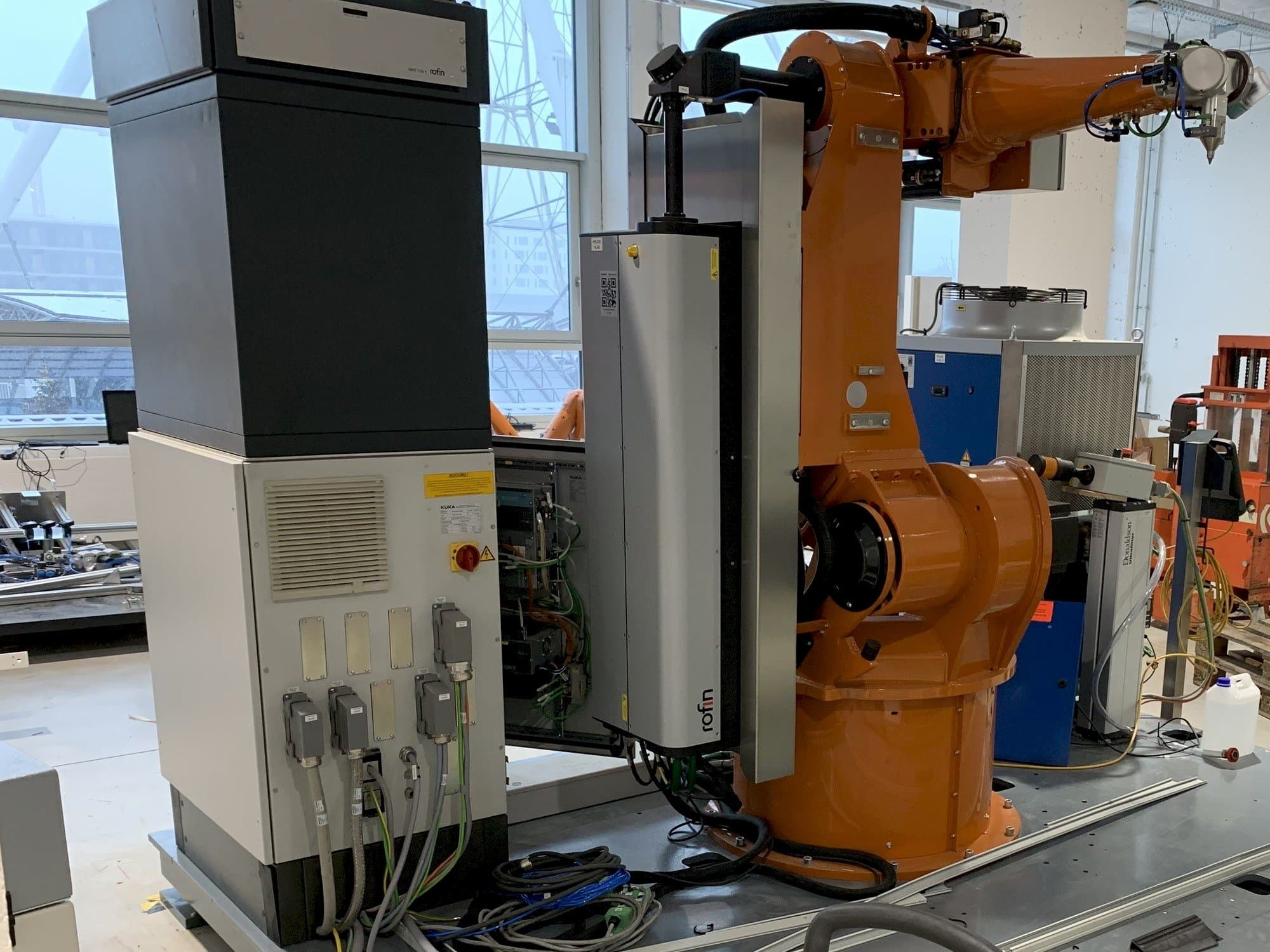 Makine Reis Robotics Laserroboter RV6L - Önden görünüm