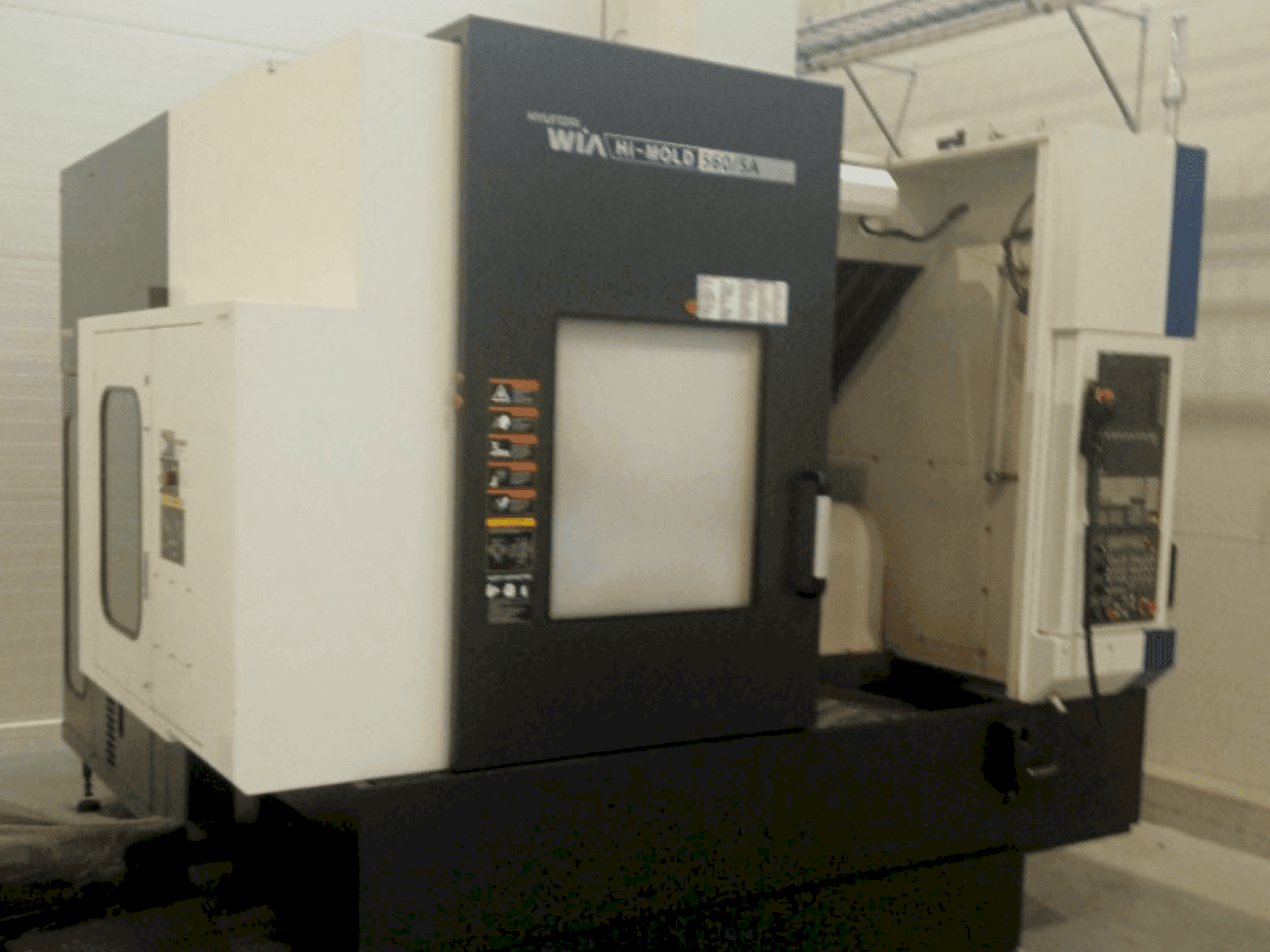 Makine  Hyundai Wia Hi-MOLD 560/5A - Önden görünüm