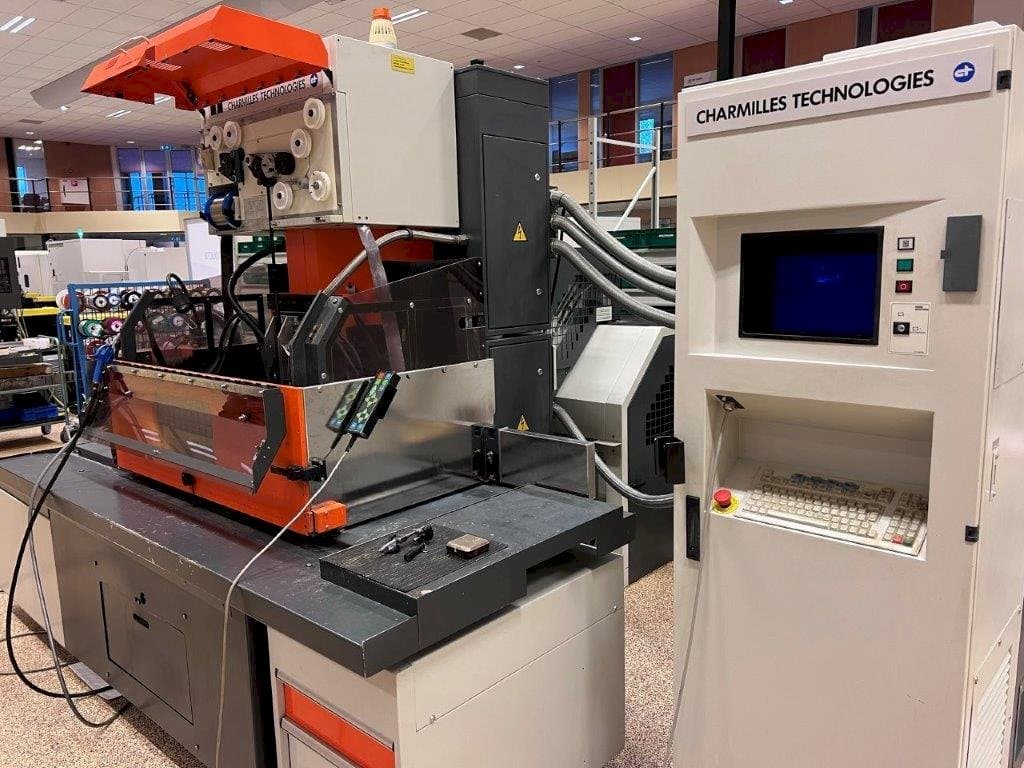 Makine CHARMILLES Robofil FI6020 CSL2 - Önden görünüm