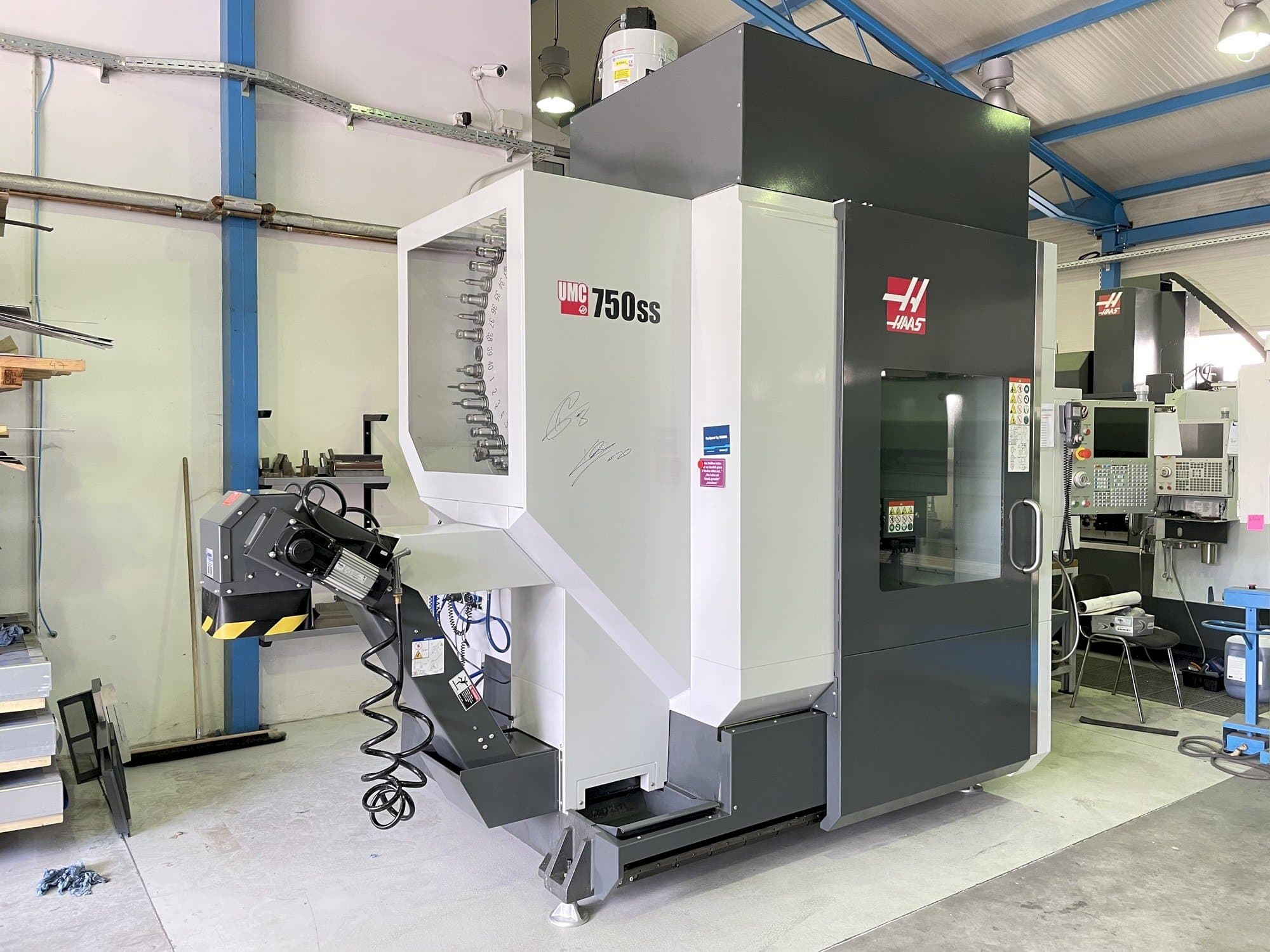 Makine HAAS UMC 750 SS - Önden görünüm