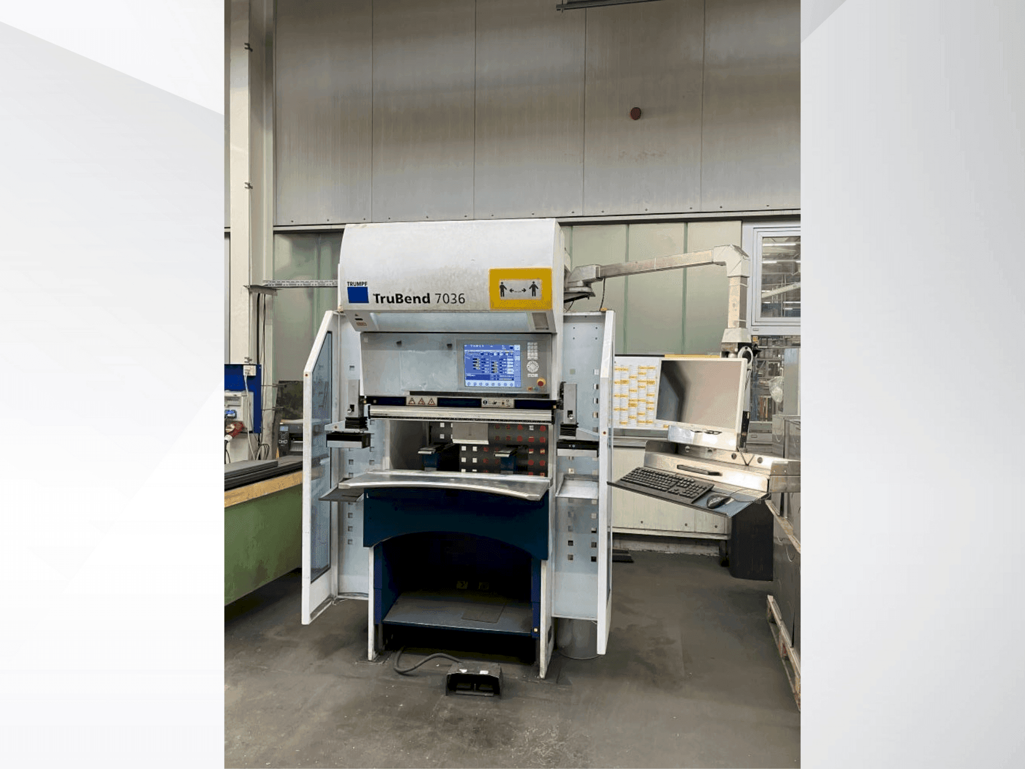 Makine TRUMPF TruBend 7036 - Önden görünüm