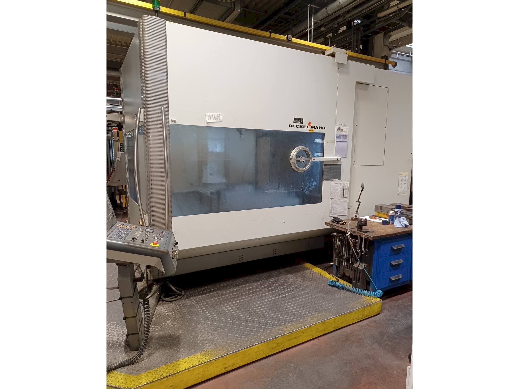 Makine DECKEL MAHO DMU 125 T hi-dyn - Önden görünüm