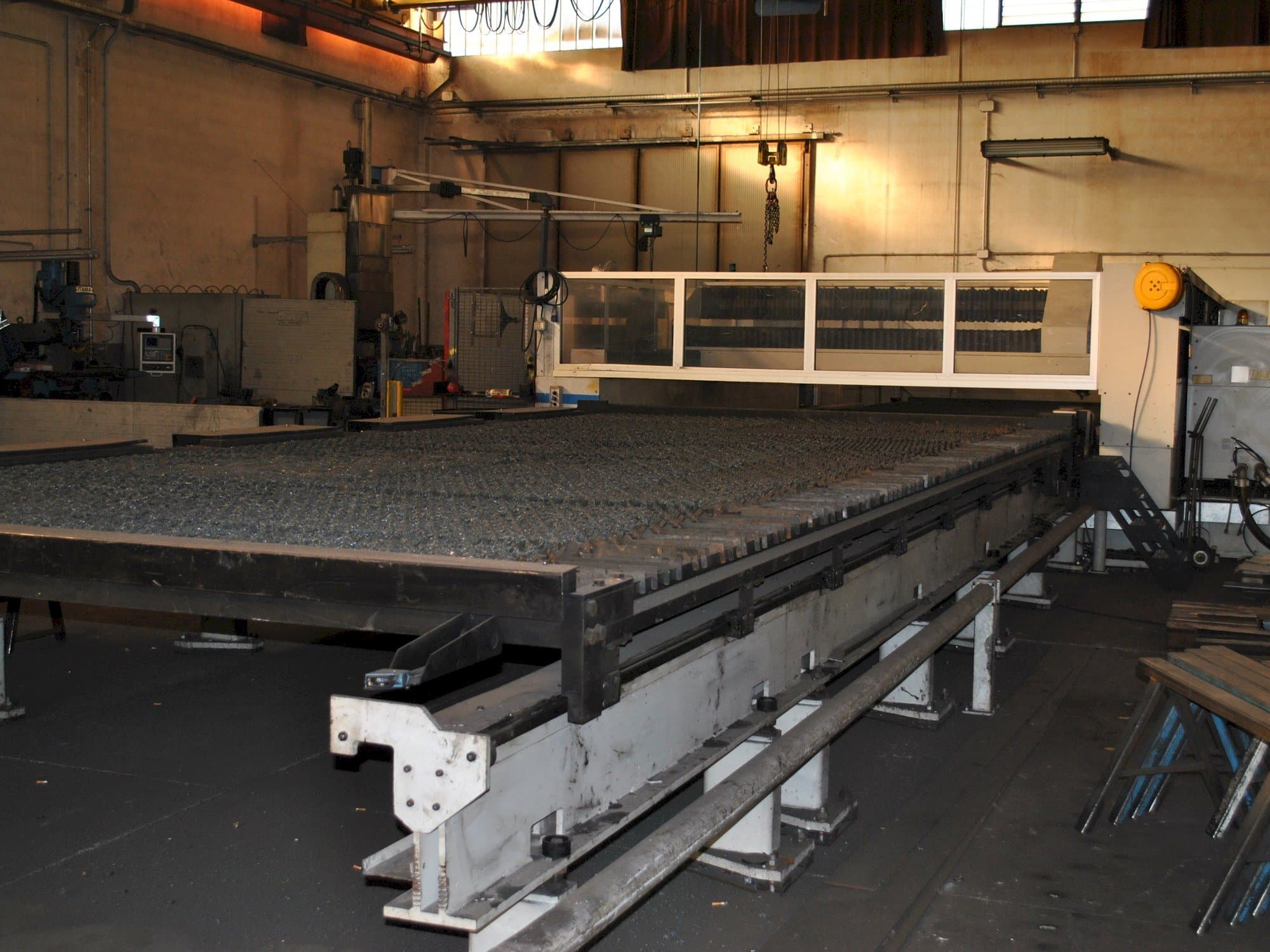 Makine LVD IMPULS 8031 - Önden görünüm