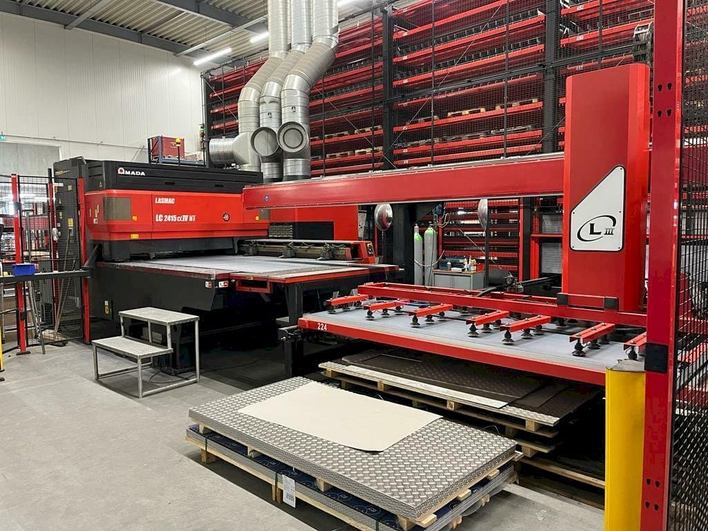 Makine AMADA LC2415 a IV NT - Önden görünüm