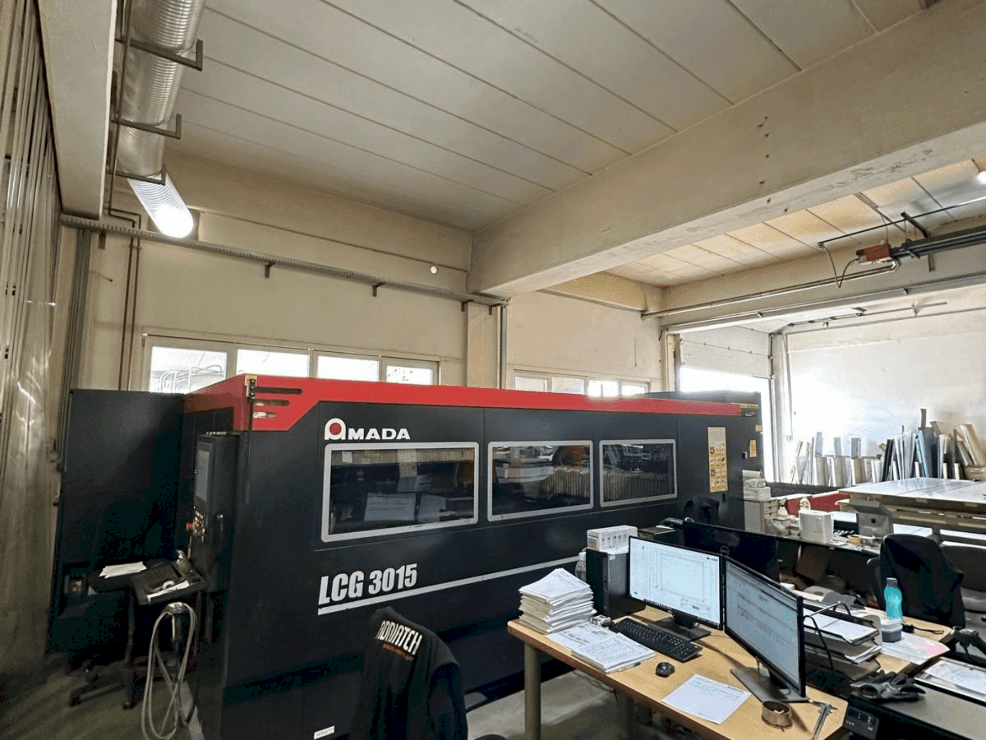 Makine AMADA LCG-3015 - Önden görünüm