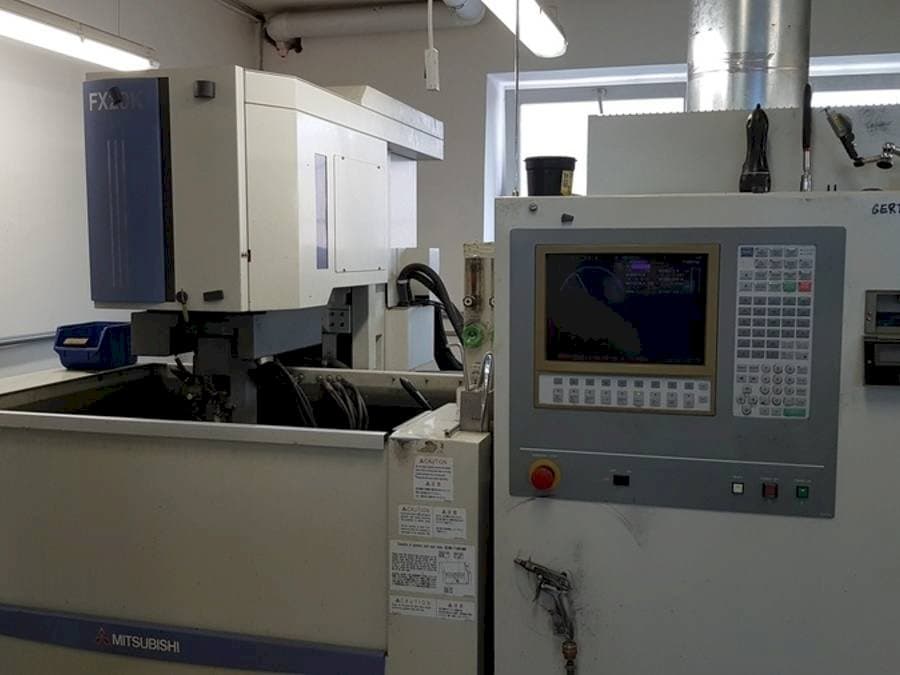 Makine Mitsubishi FX 20 - Önden görünüm