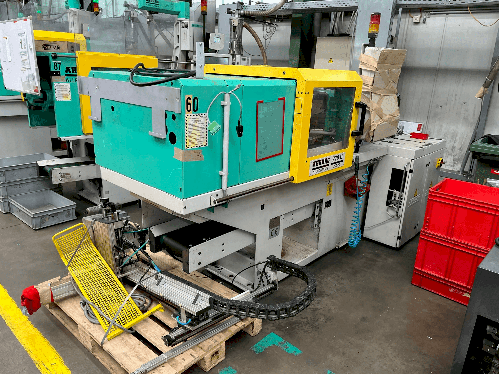 Makine  Arburg Allrounder 270-25U - Önden görünüm