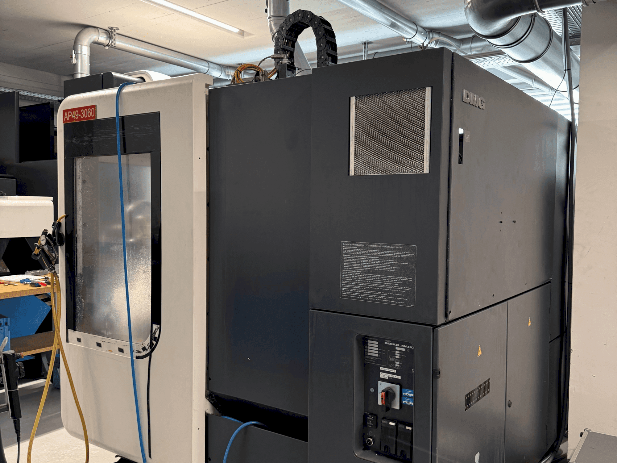 Makine DMG DECKEL MAHO DMU 70 Evolution linear - Önden görünüm