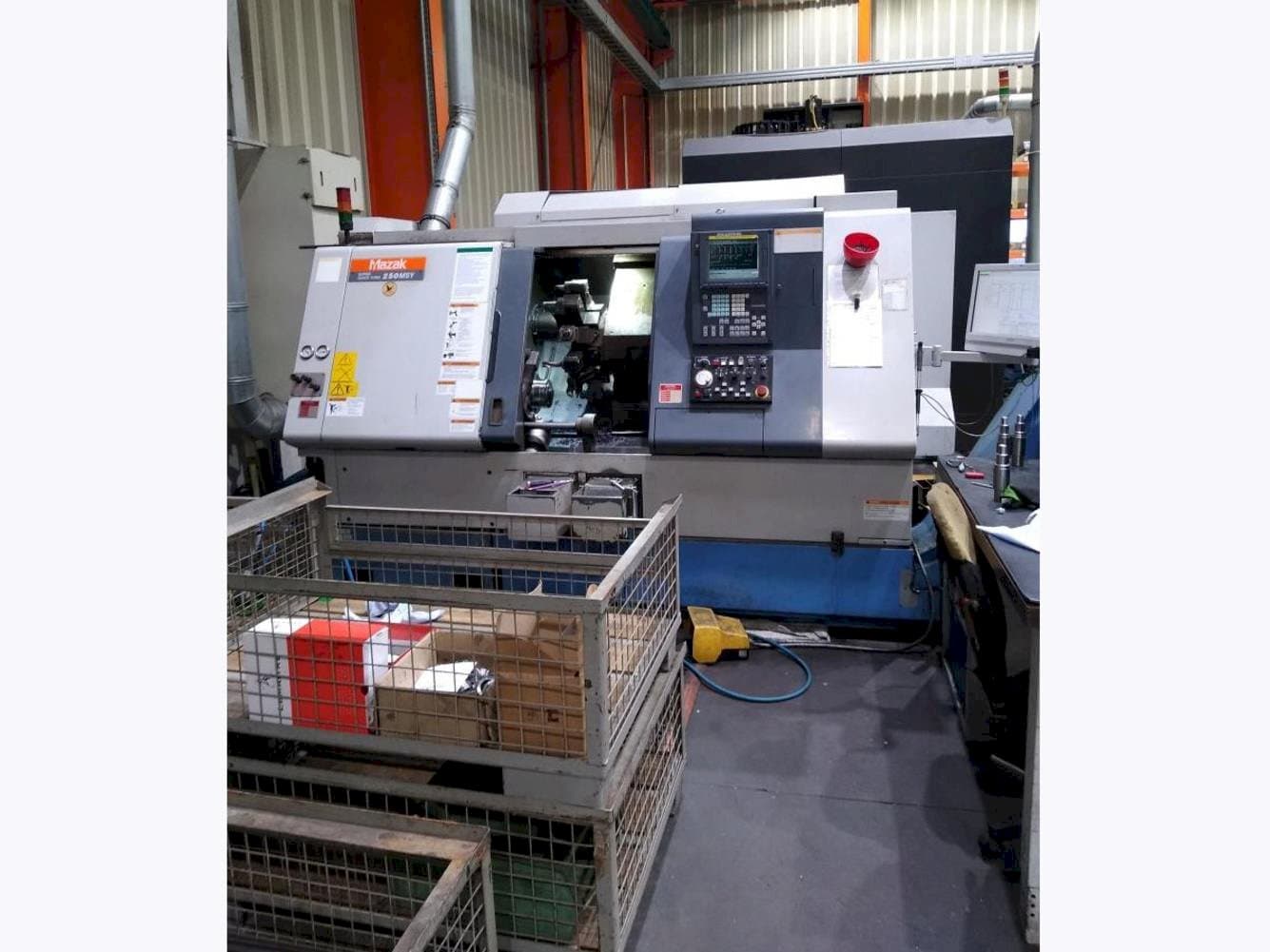 Makine Mazak SQT-250 MSY - Önden görünüm