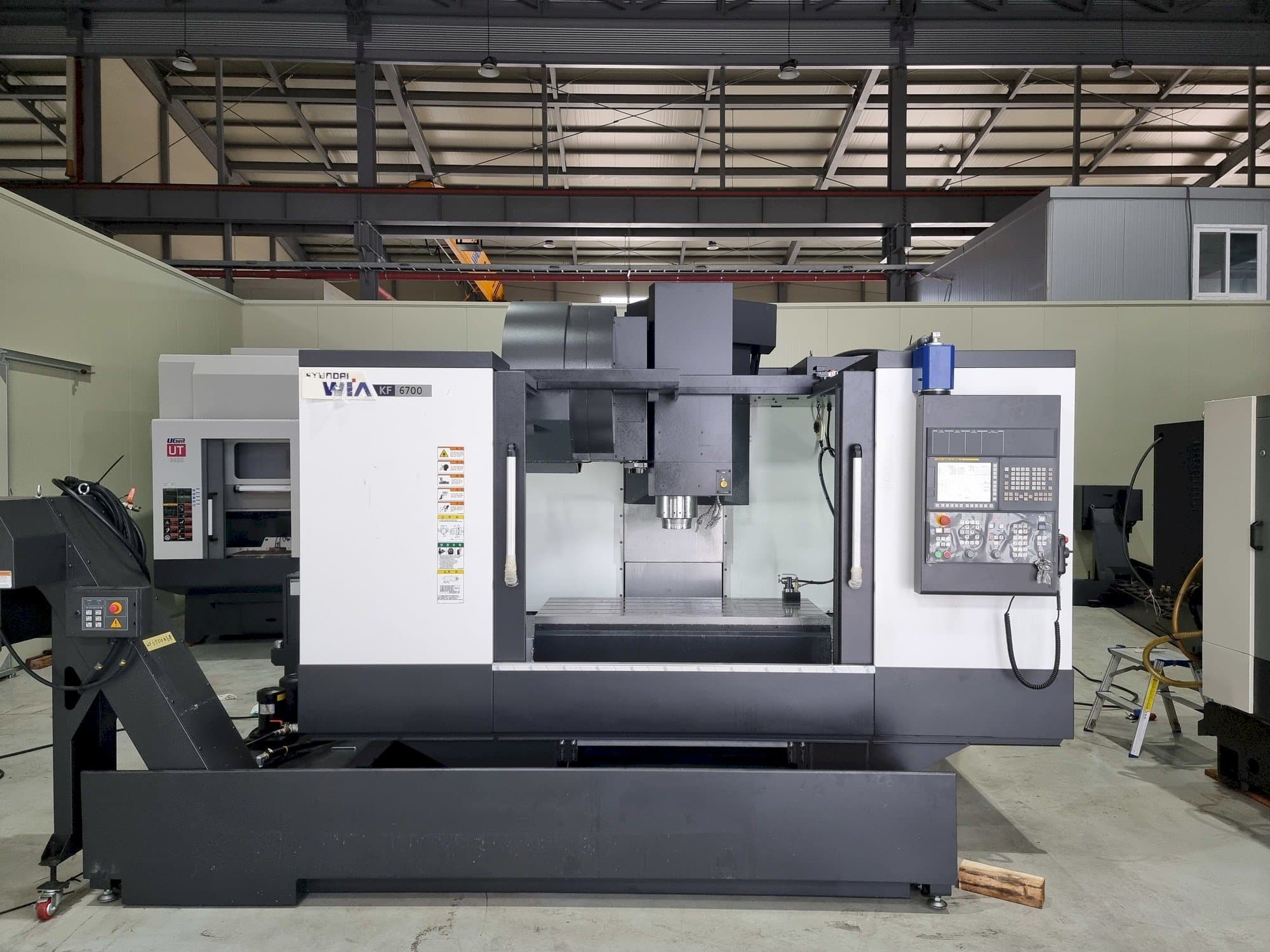 Makine Hyundai Wia KF 6700 - Önden görünüm