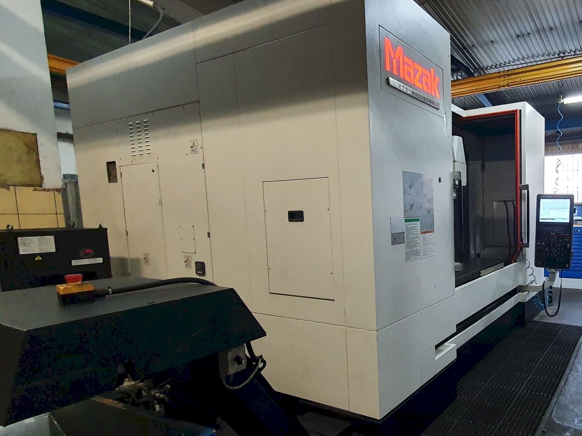 Makine  Mazak VTC-800/20SR - Sol görünüm