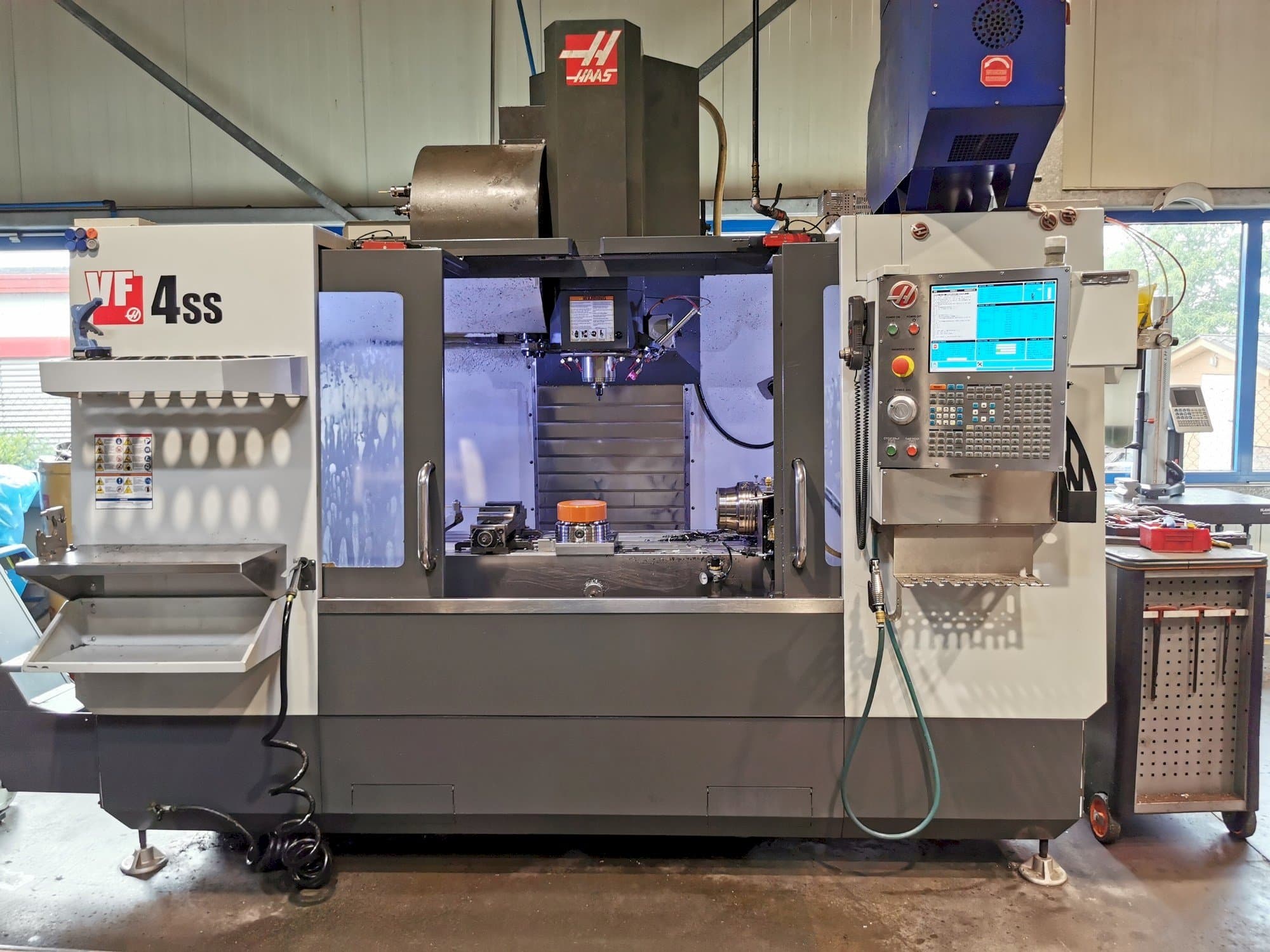 Makine HAAS VF-4SS - Önden görünüm