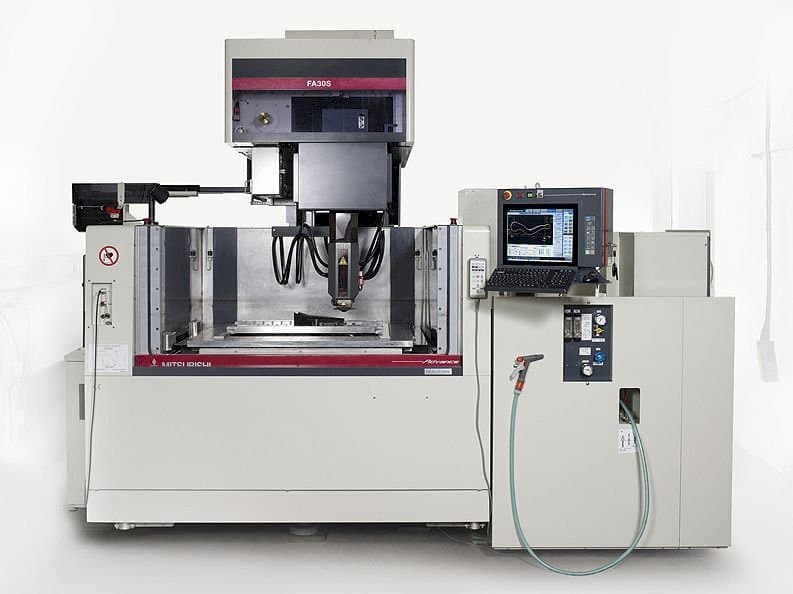 Makine Mitsubishi FA 30S Advance - Önden görünüm