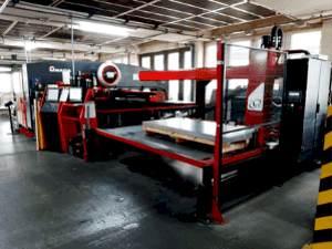 Makine AMADA EMK 3610NT - Önden görünüm