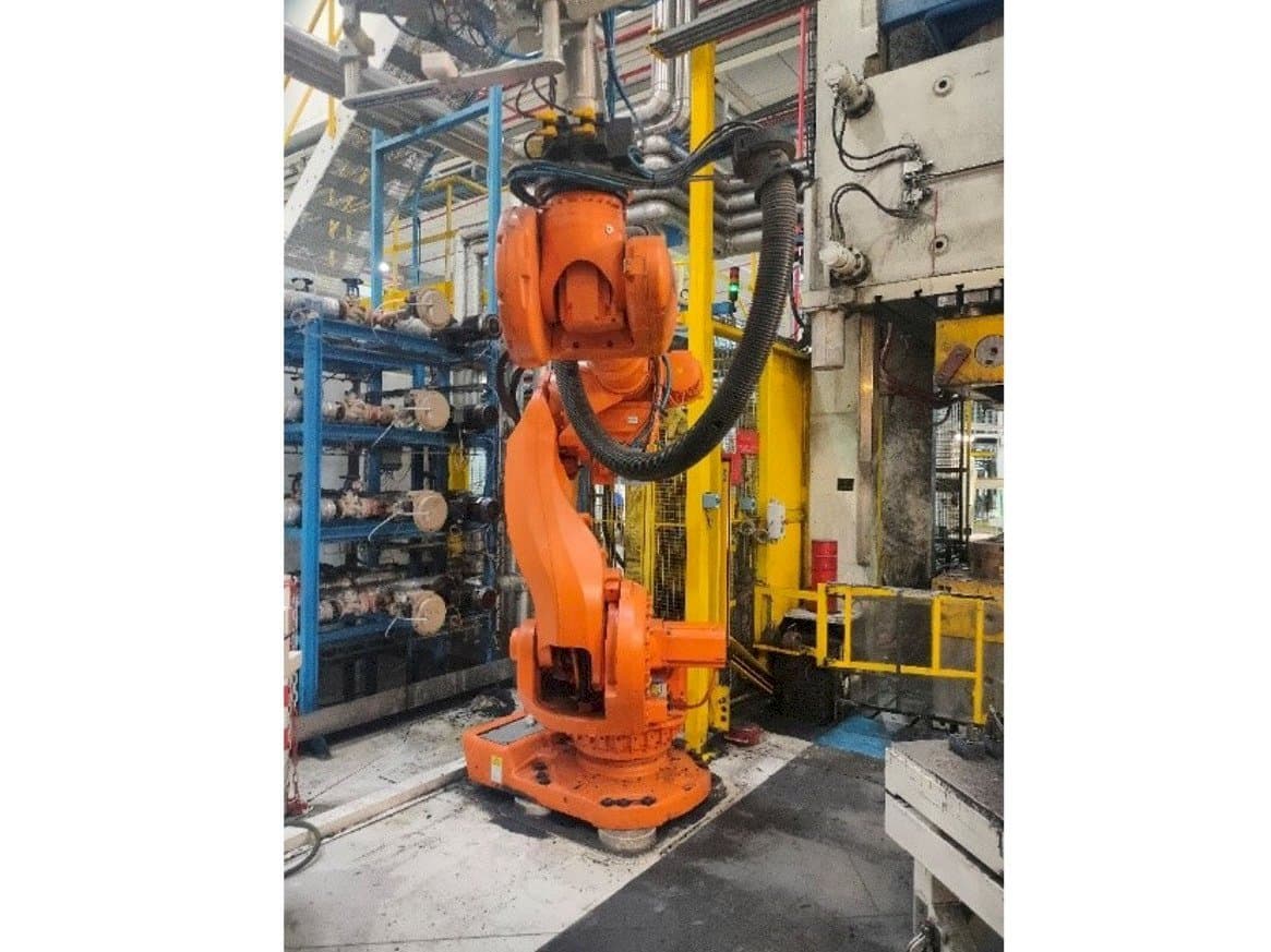 Makine ABB IRC5 M2004 - Önden görünüm