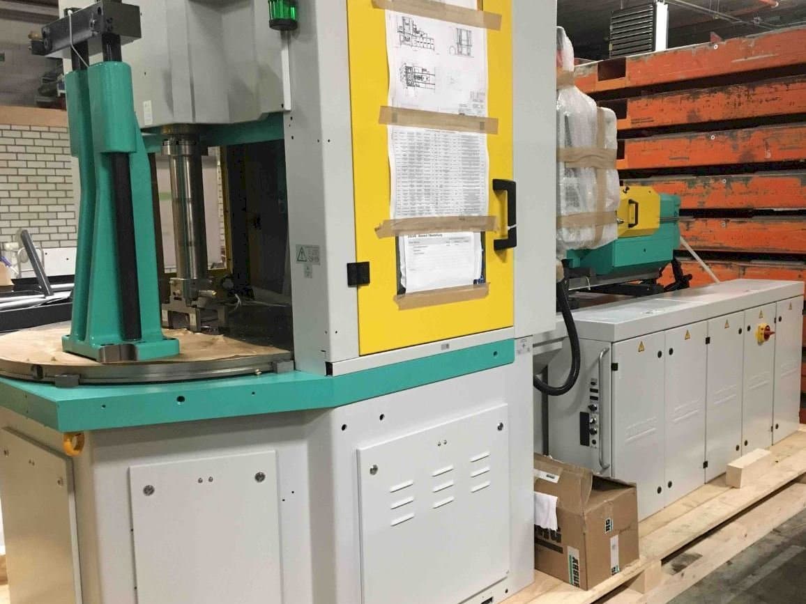 Makine Arburg ALLROUNDER 1200 t 1000 - 400 - Önden görünüm