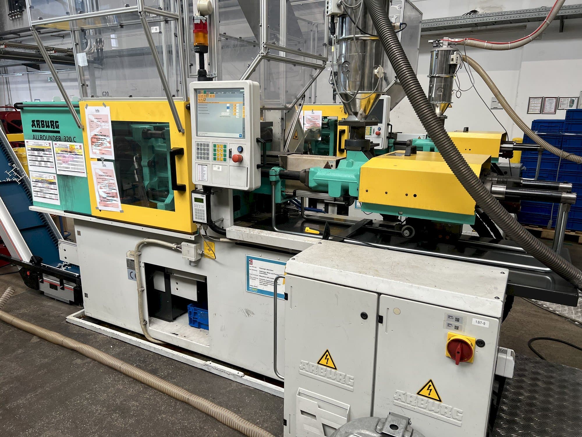 Makine  Arburg Allrounder 320C 500 - 170 - Önden görünüm