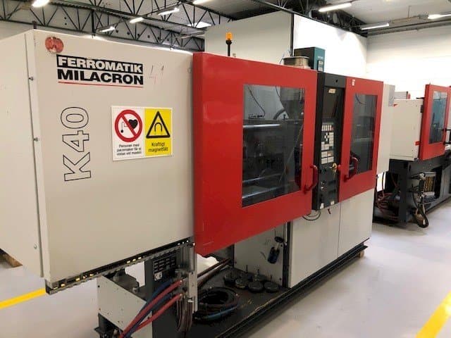 Makine FERROMATIK MILACRON K40 D-E - Sol taraftaki görüntü