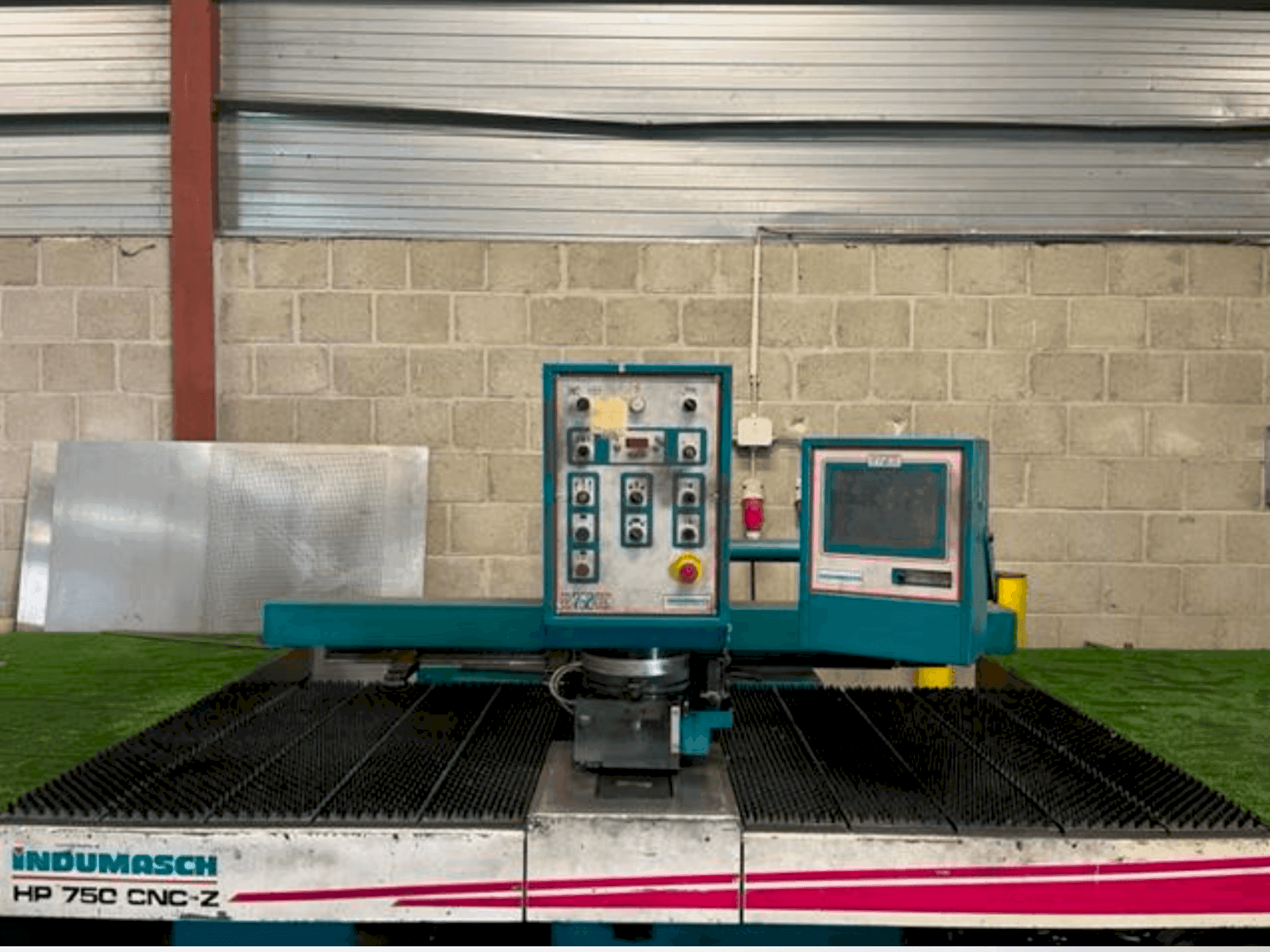 Makine Indumasch HP 750 CNC/Z - Önden görünüm