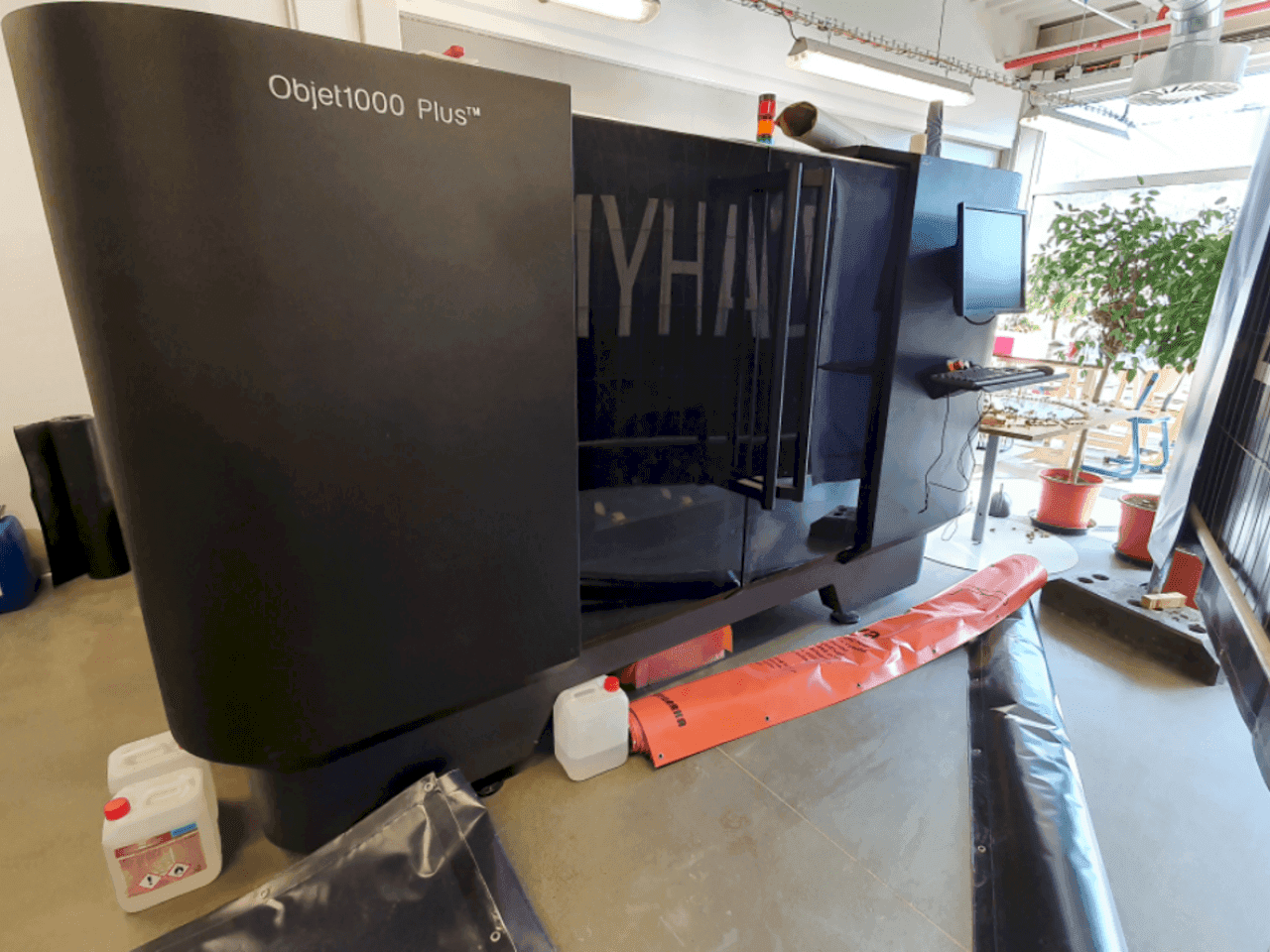 Makine Stratasys Objet 1000 Plus - Önden görünüm