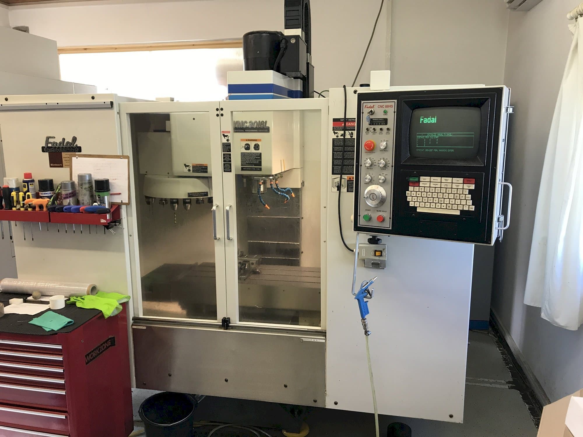 Makine  FADAL VMC 3016 L - Önden görünüm
