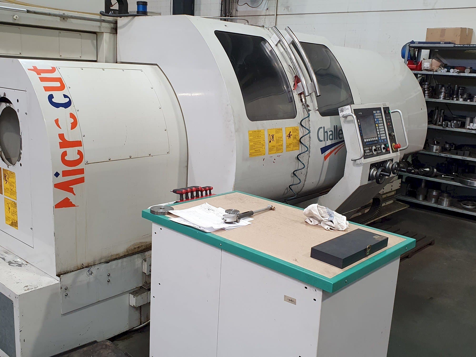 Makine  MICROCUT BNC-2280X - Önden görünüm