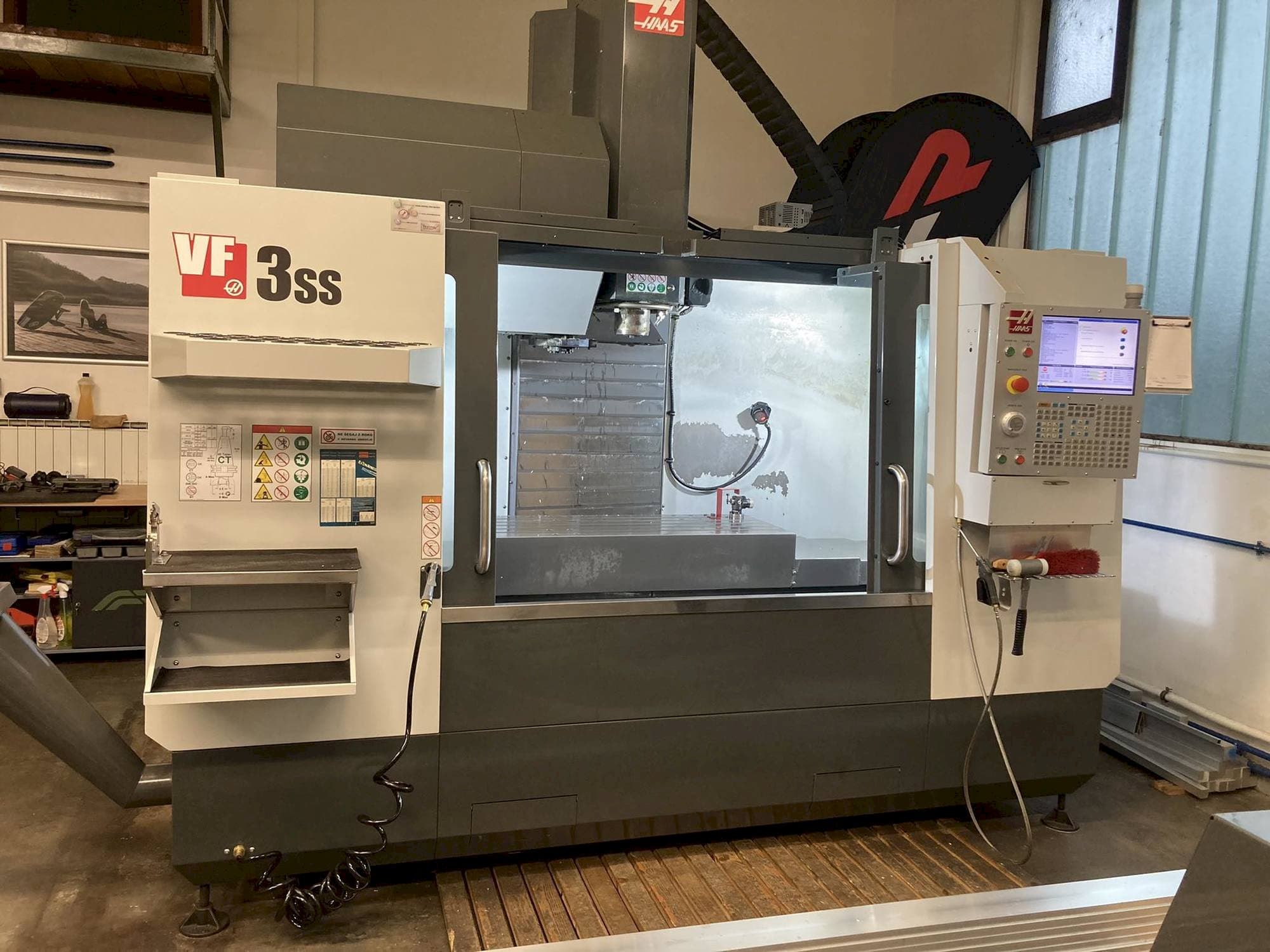 Makine HAAS VF 3 SS - Önden görünüm