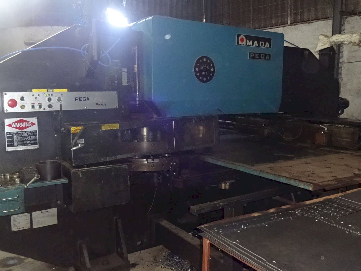 Makine  AMADA - Sol görünüm PEGA 305072