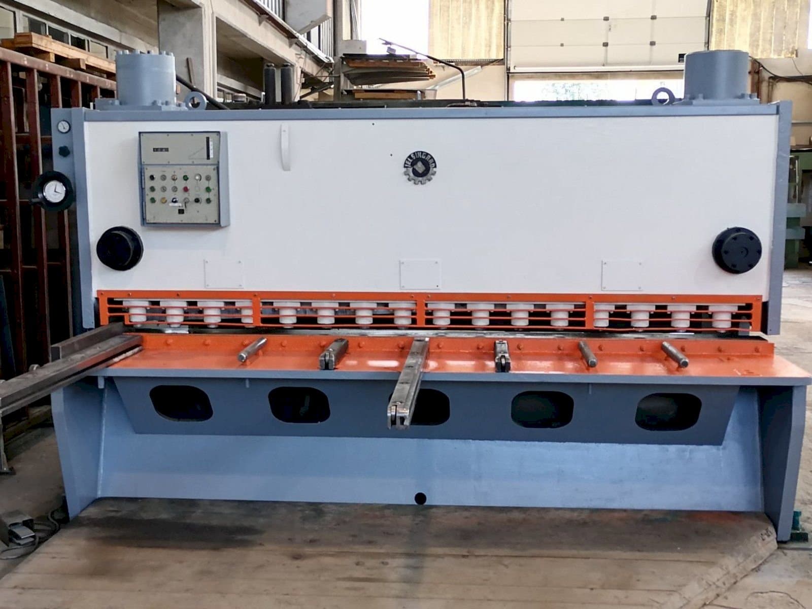 Makine Jelšingrad MVCS 3100/13 - Önden görünüm