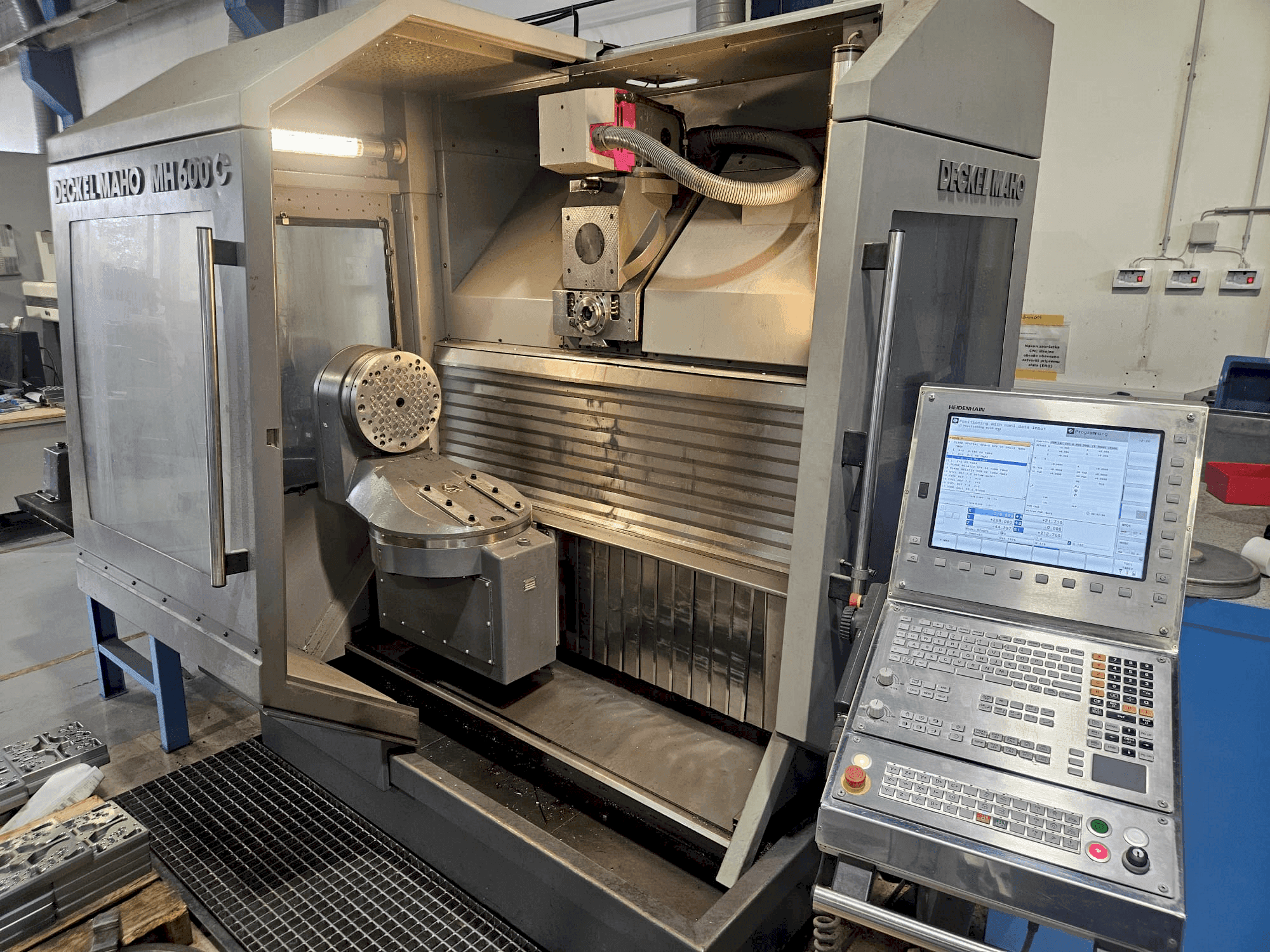 Makine DECKEL MH 600 C (1994) - Önden görünüm