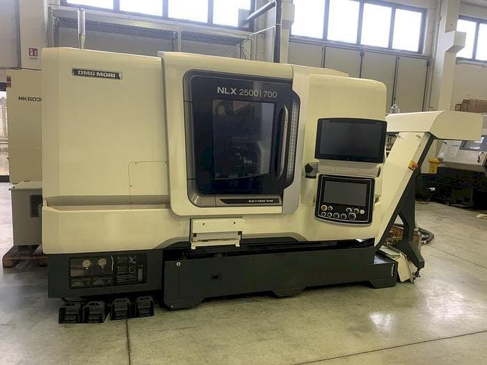 Makine DMG MORI NLX 2500SY - Önden görünüm