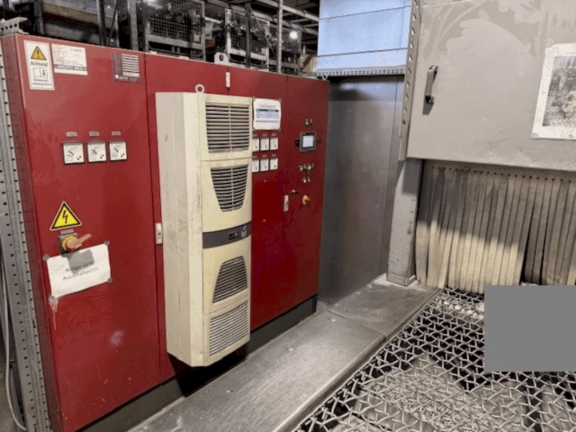 Makine  AGTOS blasting system - Önden görünüm