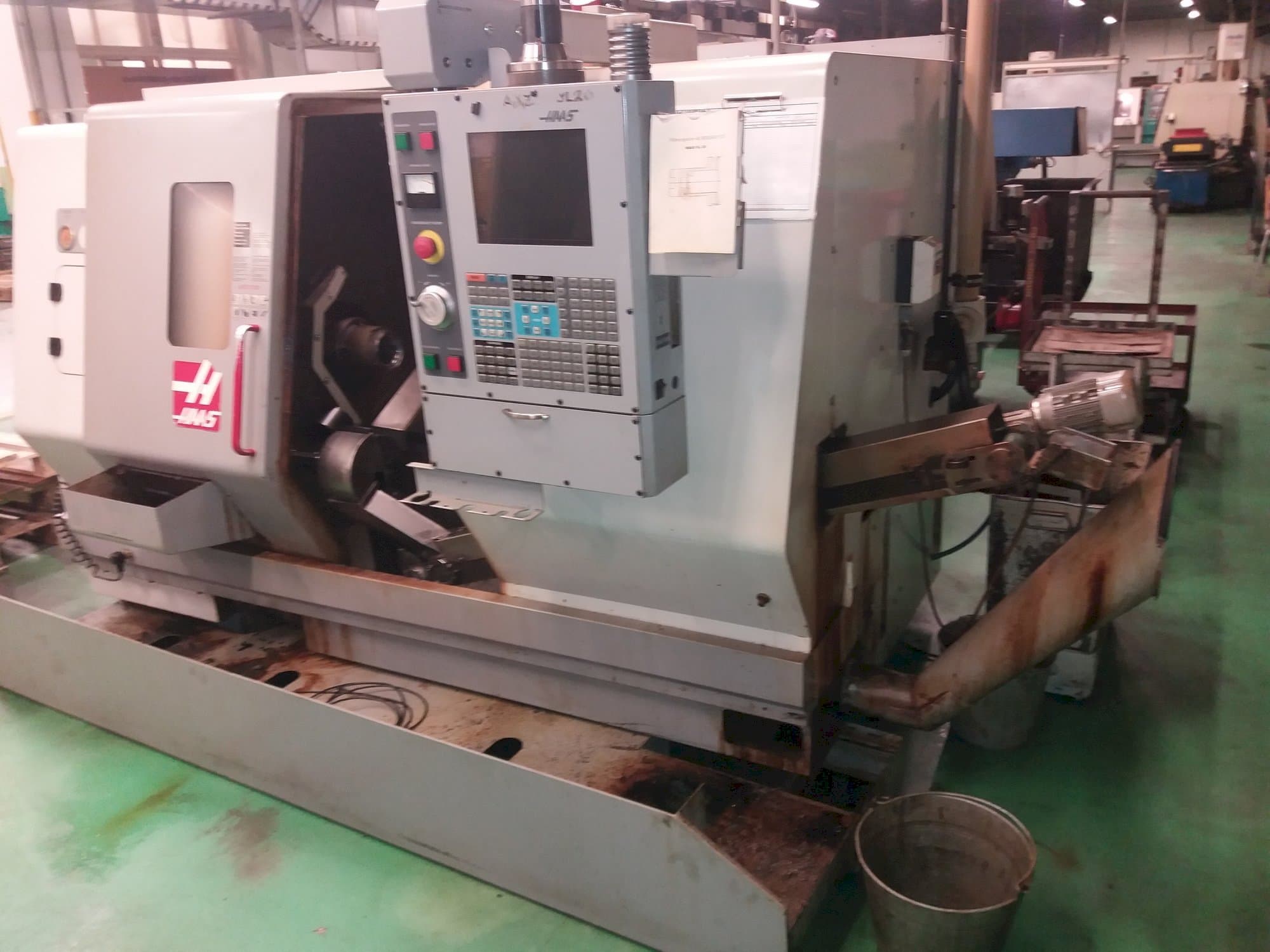 Makine HAAS SL-20HE - Önden görünüm