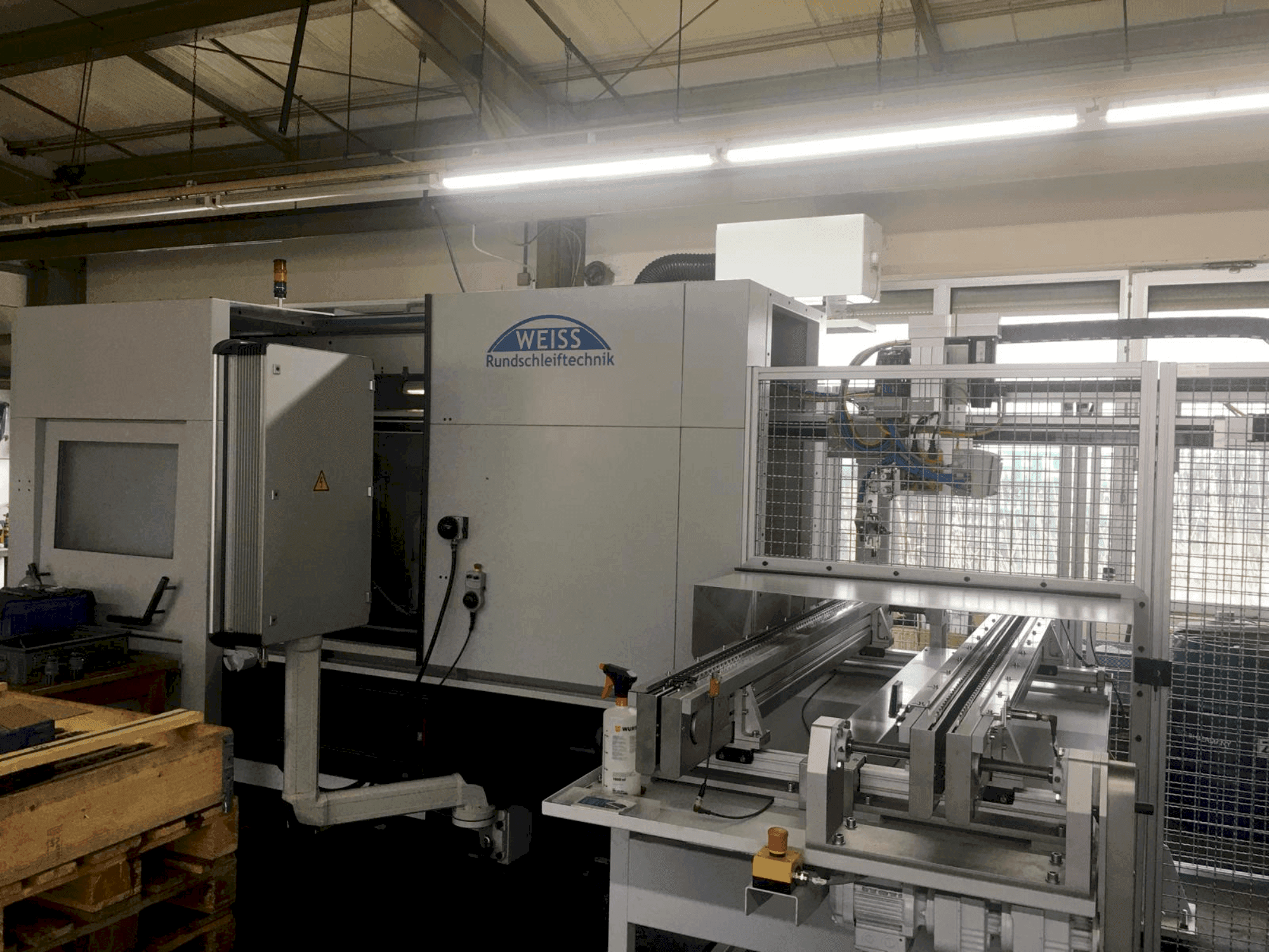 Makine  WEISS Rundschleiftechnik K52 - Önden görünüm