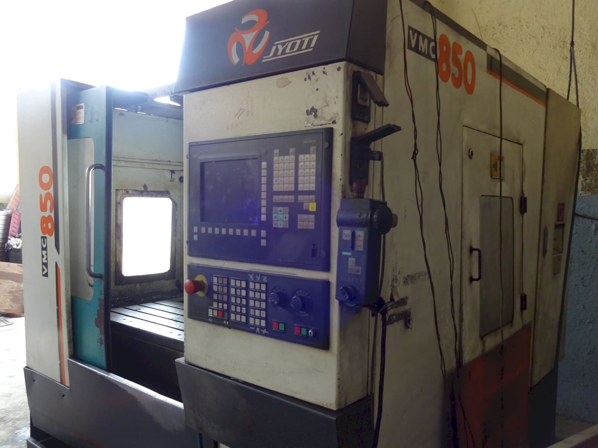 Makine  JYOTI - Sağdan görünüm VMC 850