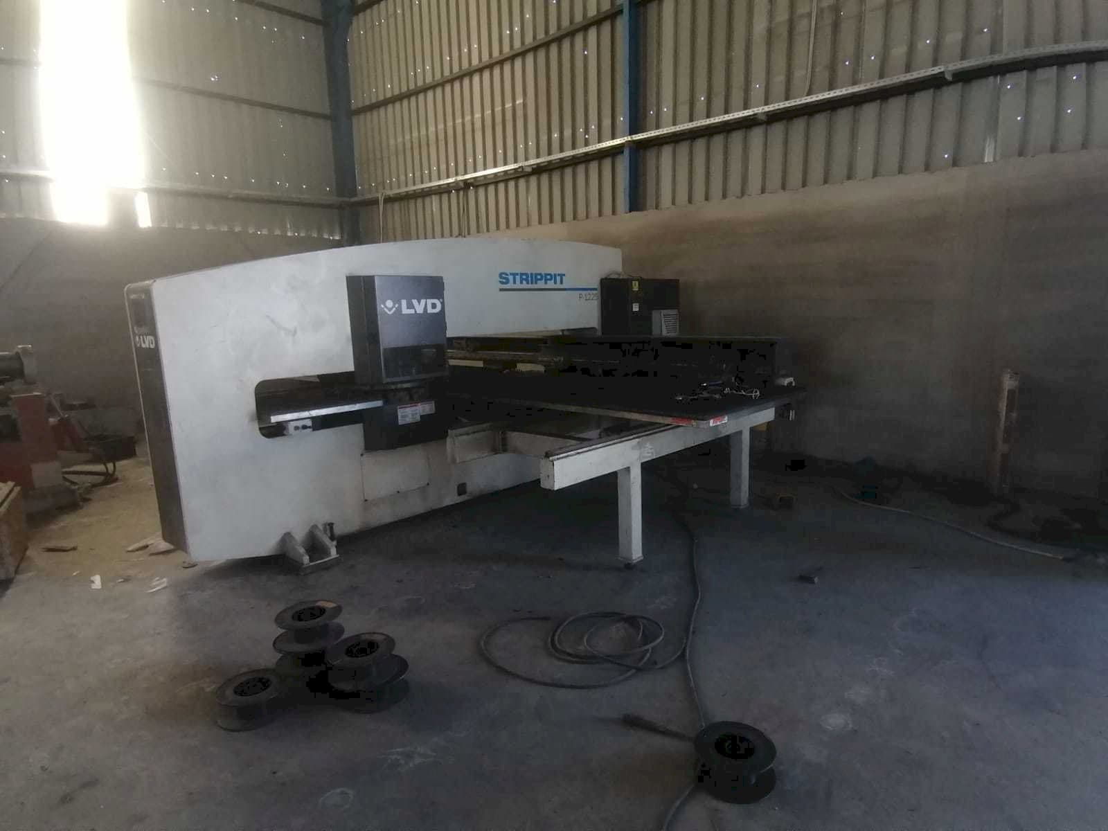 Makine LVD P-1225 - Önden görünüm