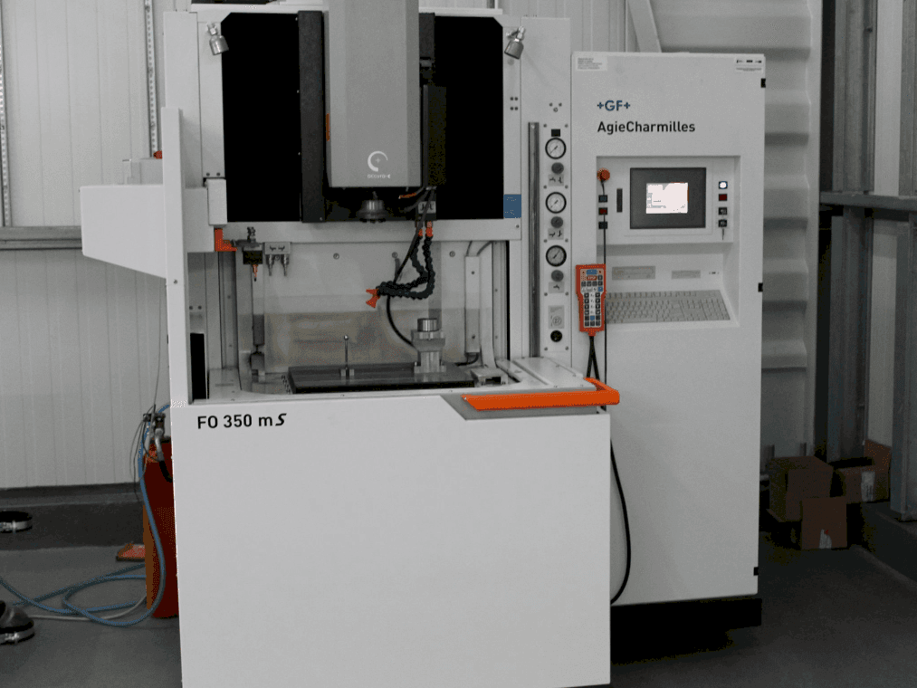Makine AgieCharmilles FO350MS - Önden görünüm