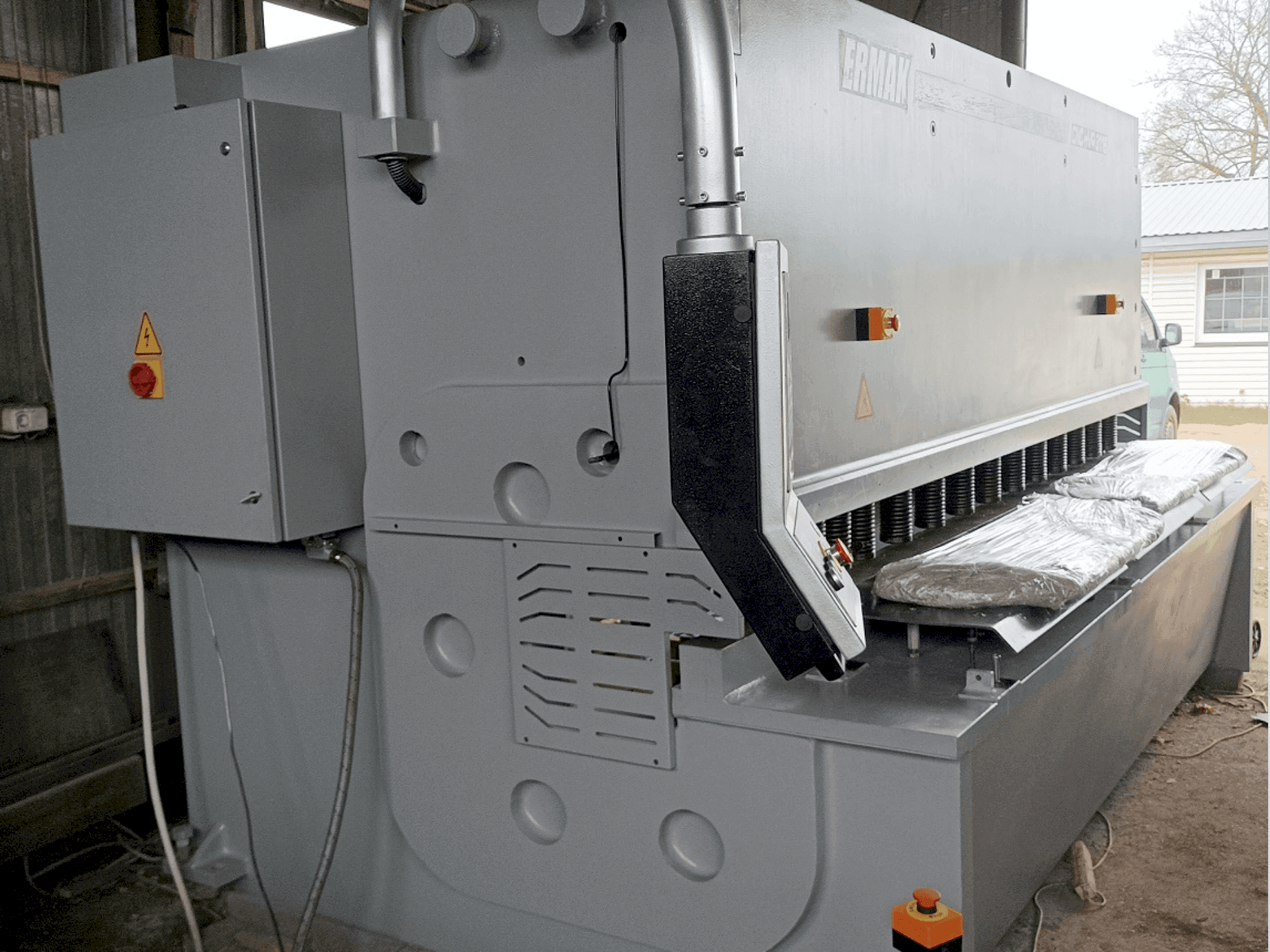 Makine  ERMAKSAN HVR 3100-16 - Önden görünüm