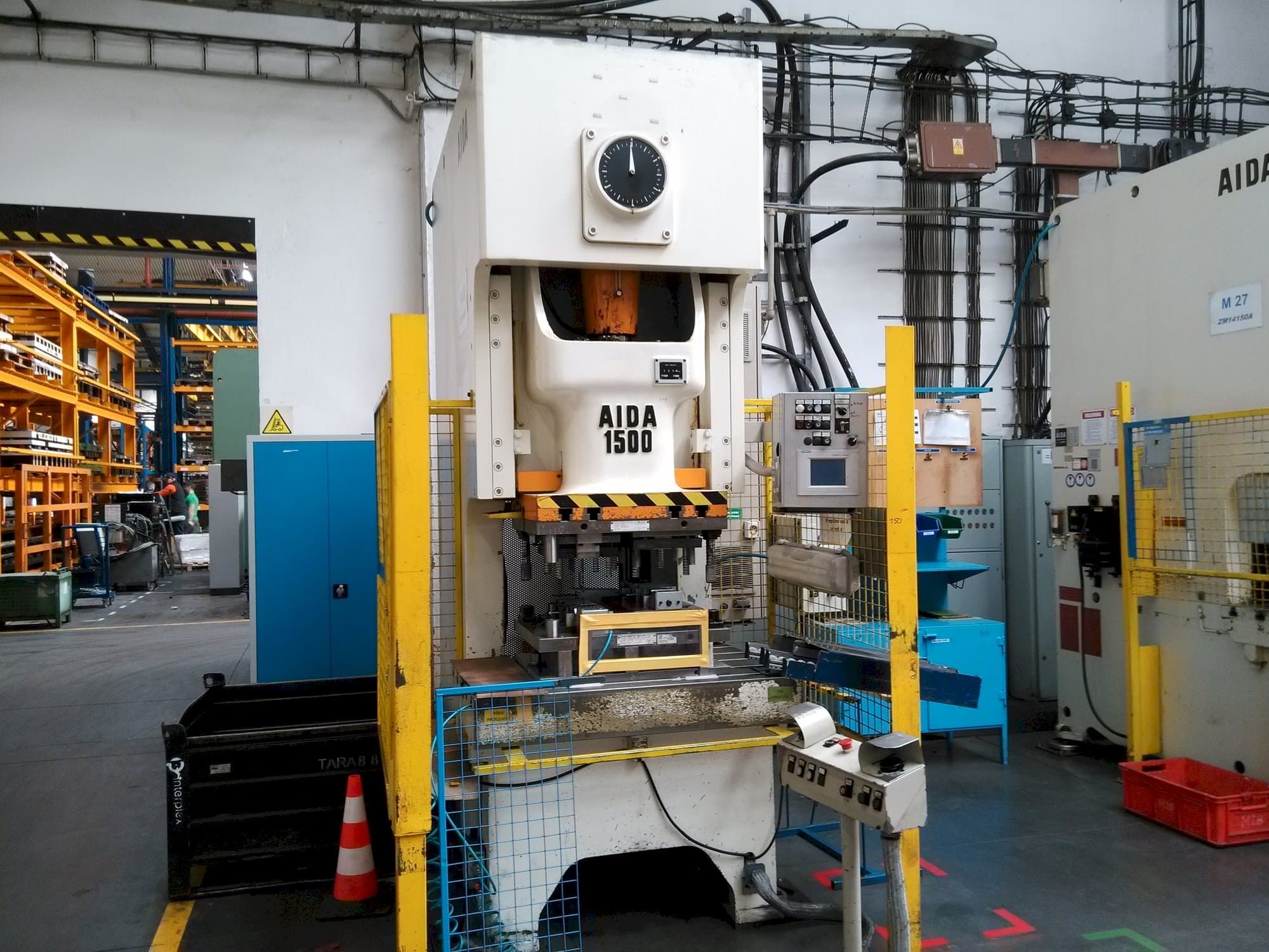 Makine  AIDA NC 1-1500 - Önden görünüm