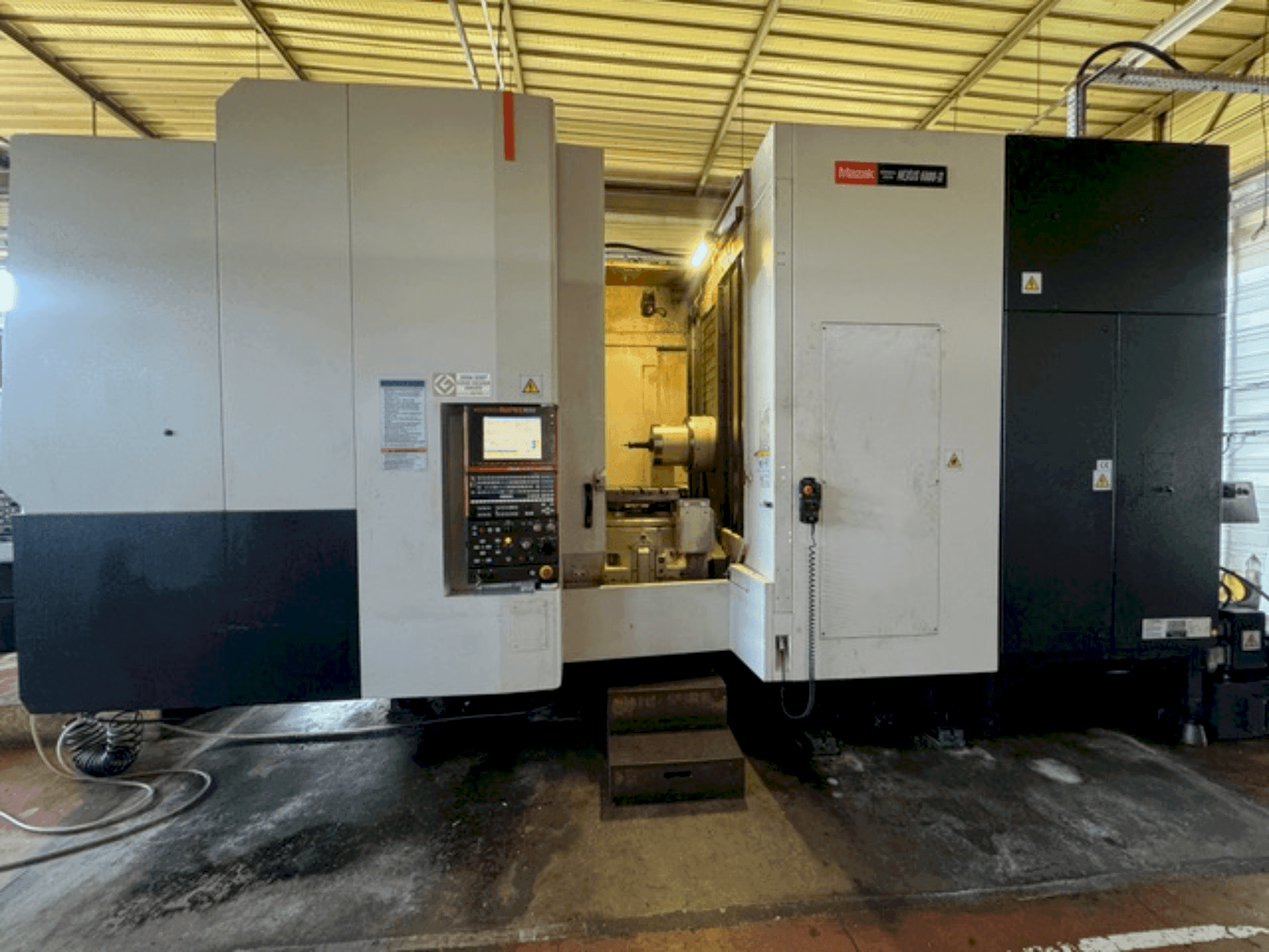 Makine Mazak HC NEXUS 6800II - Önden görünüm