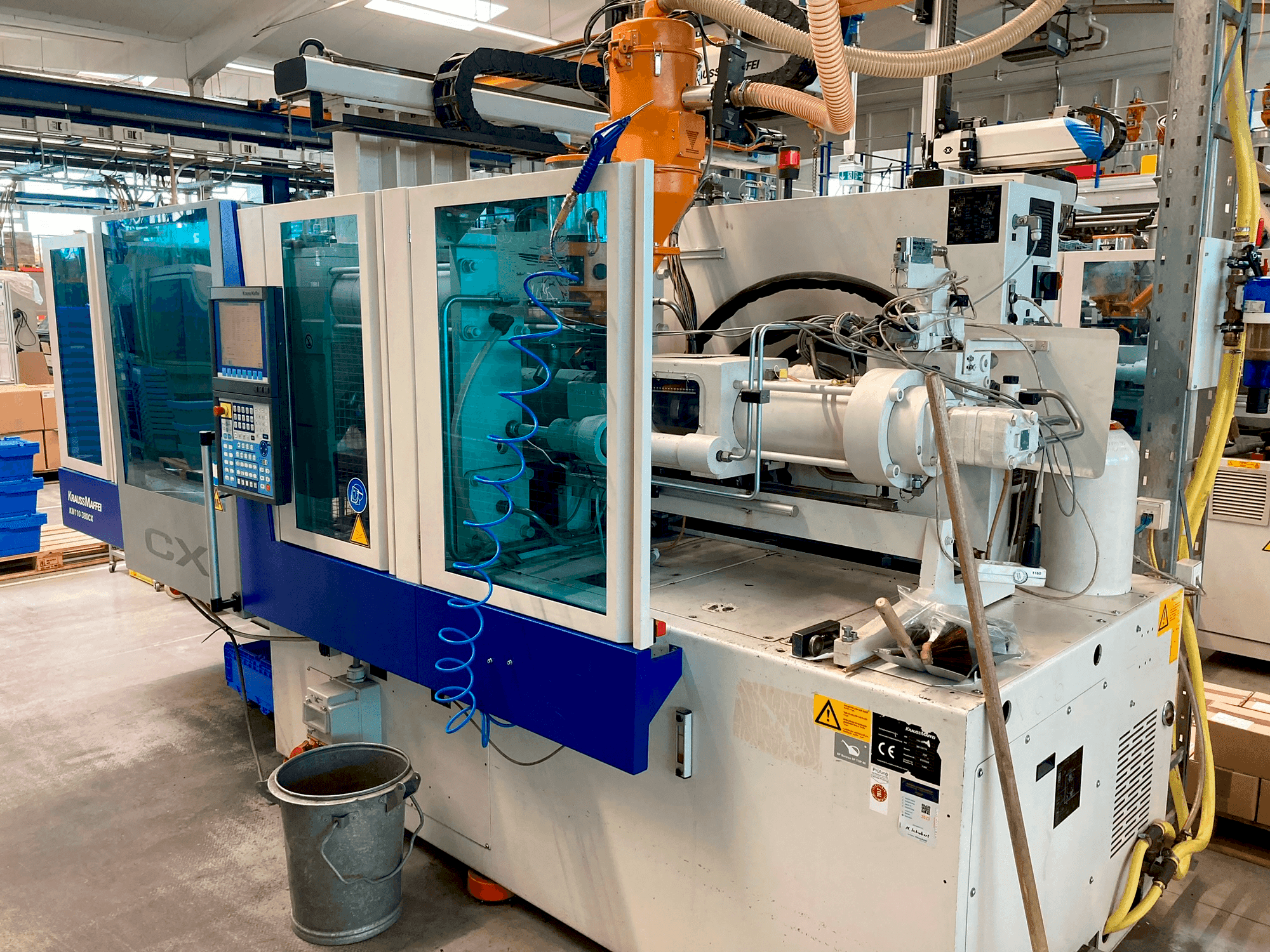 Makine Krauss Maffei 110–380 CX - Önden görünüm