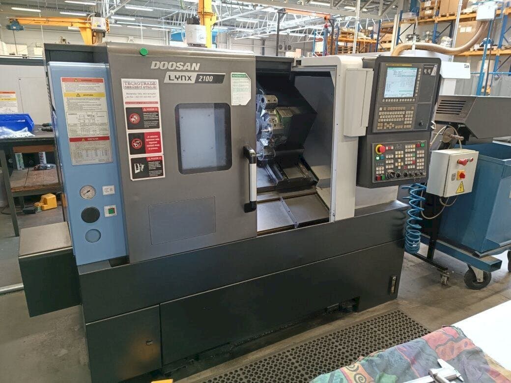 Makine DOOSAN Lynx 2100A - Önden görünüm