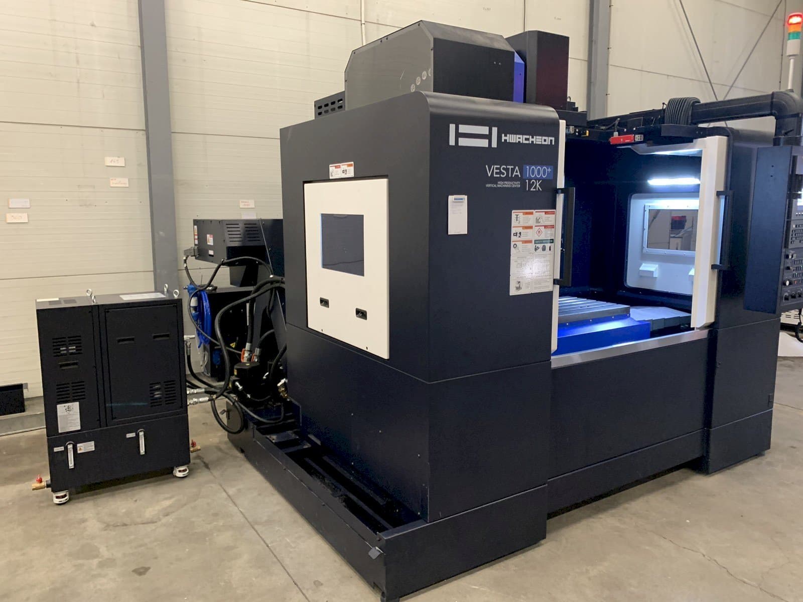 Makine HWACHEON VESTA-1000+ - Önden görünüm