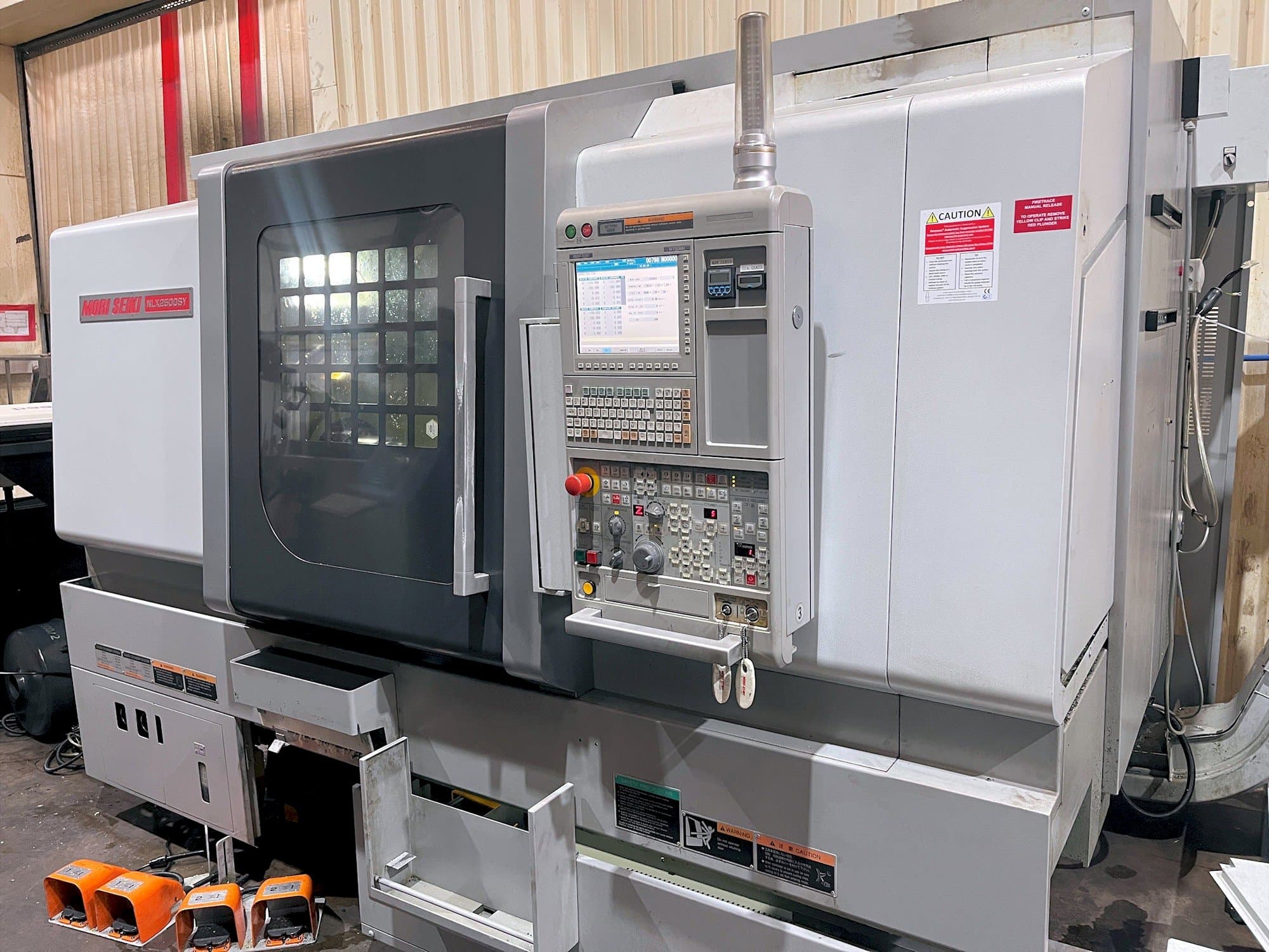 Makine MORI SEIKI NL X2500SY/700 - Önden görünüm