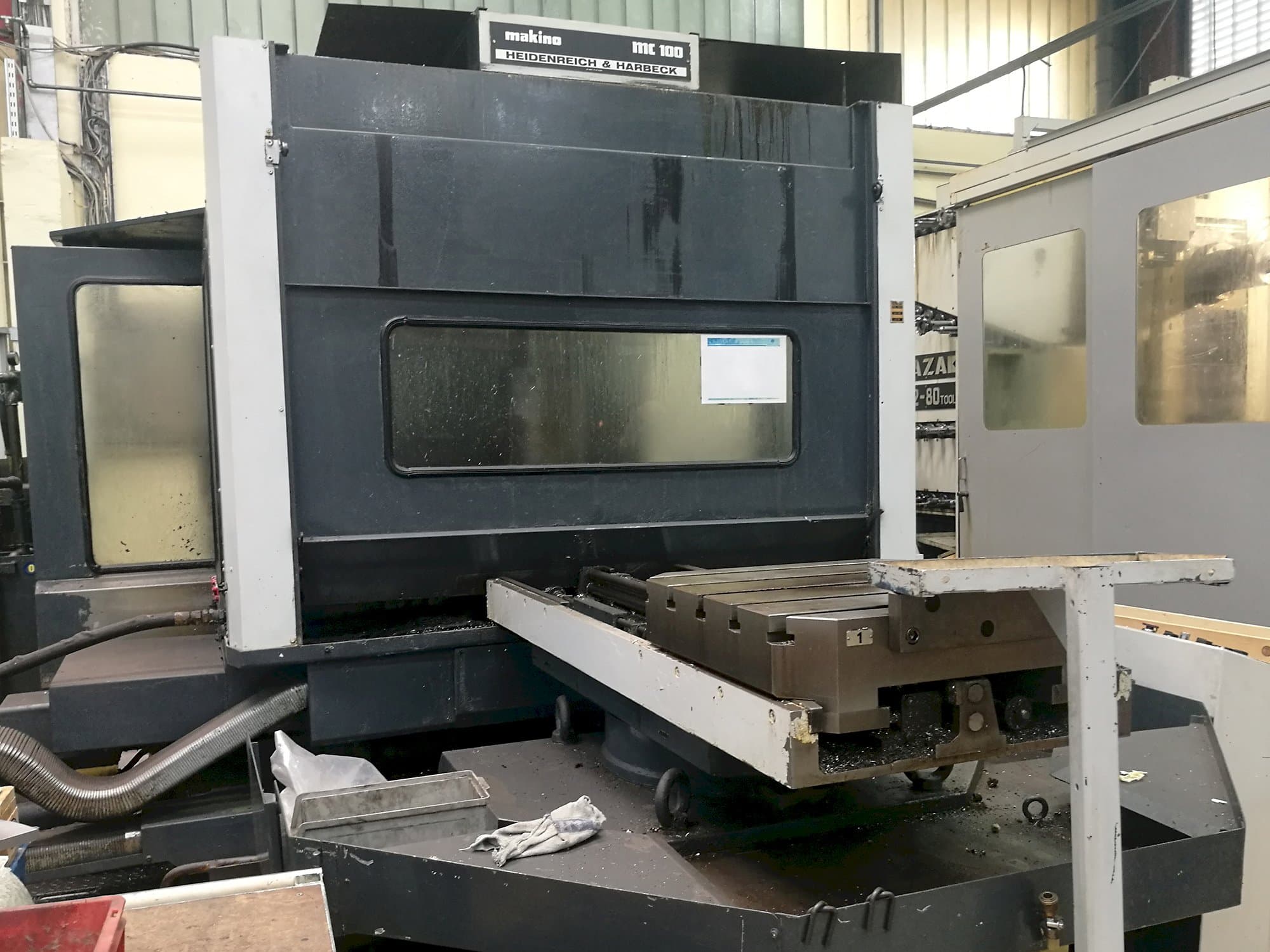 Makine Makino - Sol görünüm MC 100