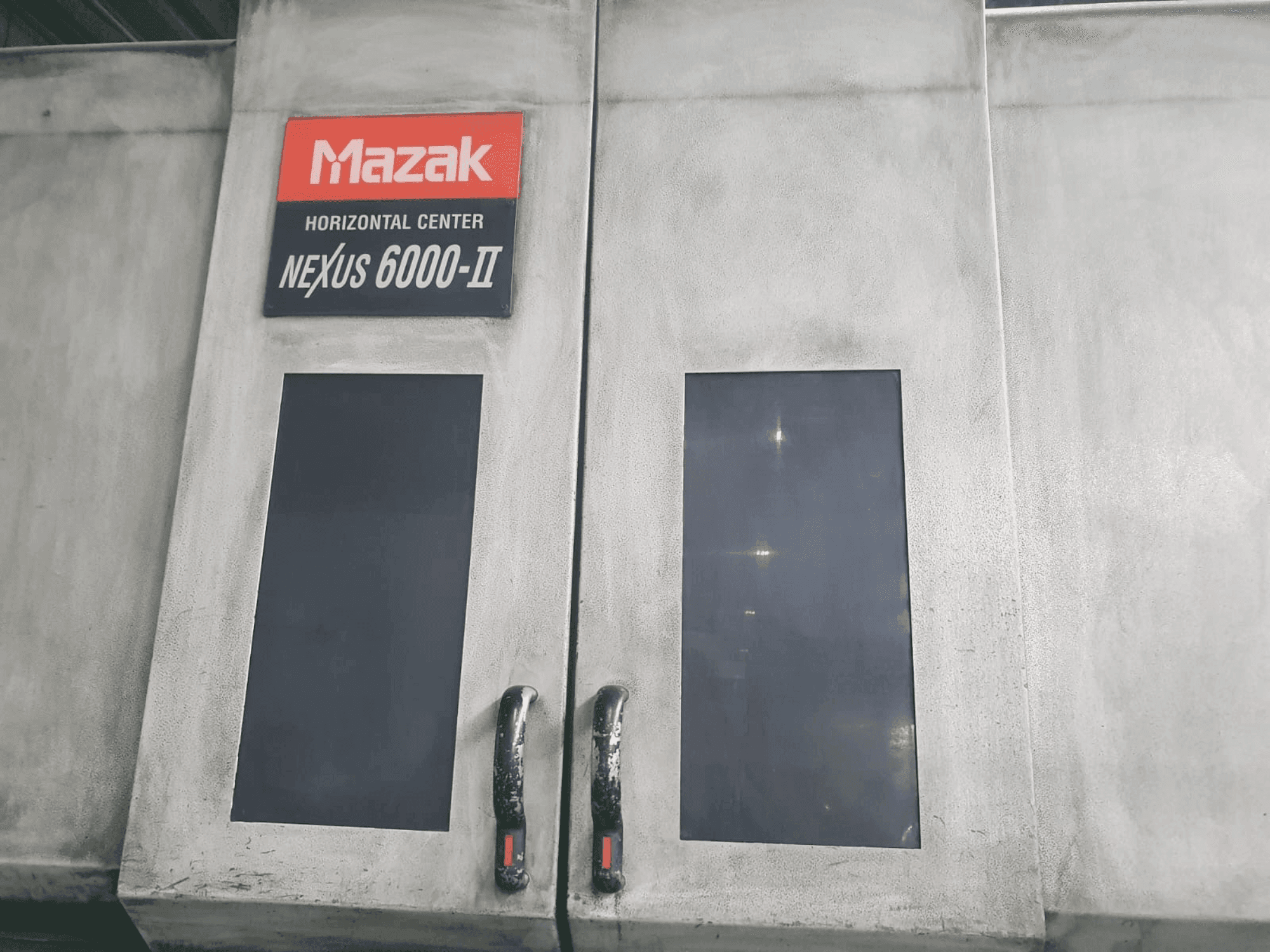 Makine  Mazak HI Nexus 6000 II - Önden görünüm