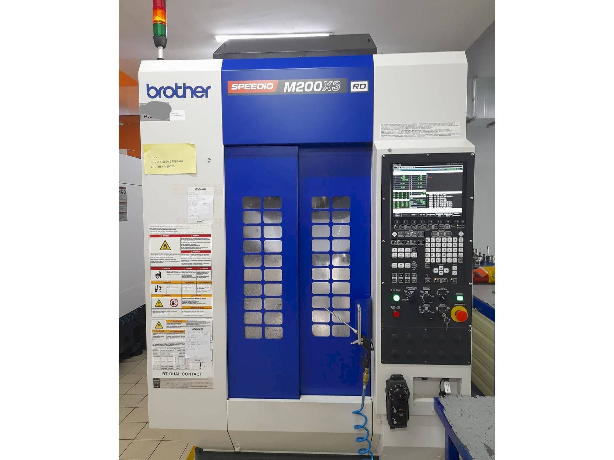 Makine Brother M200X3 - Önden görünüm